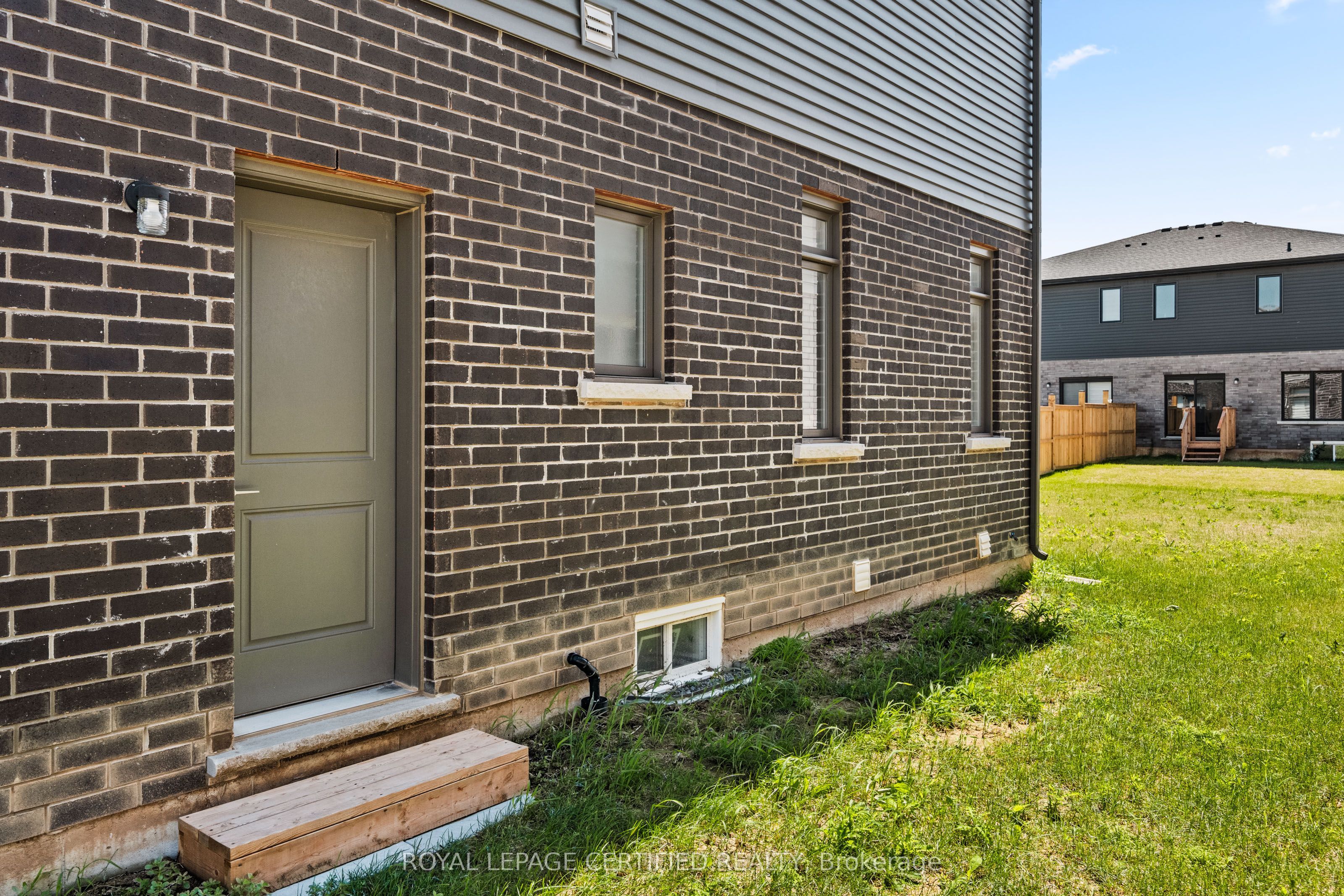 100 Acacia Road Property Photo 28
