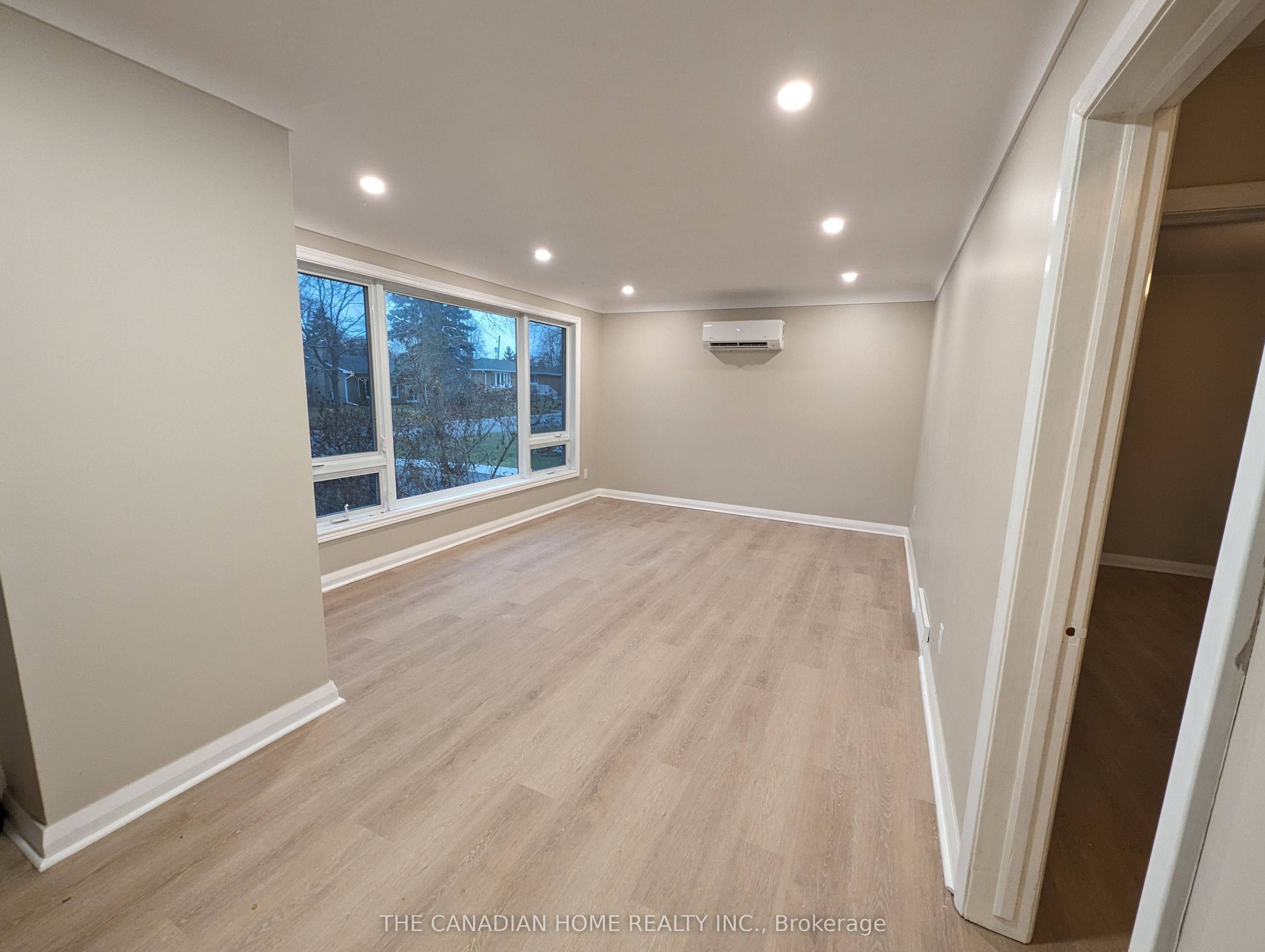 60 Campbell Crescent #1 Property Photo 3