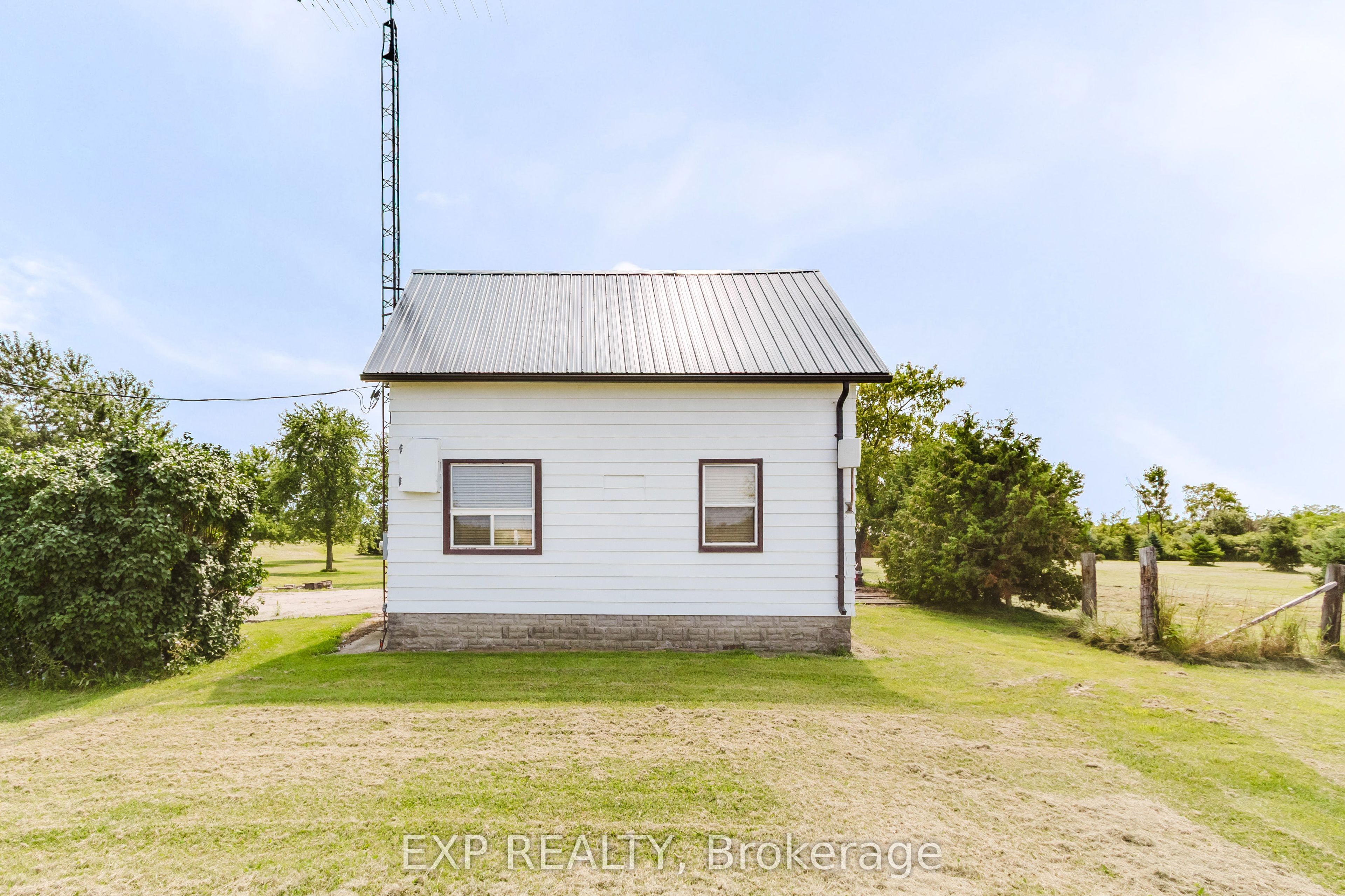 9819 Onieda Road Property Photo 5