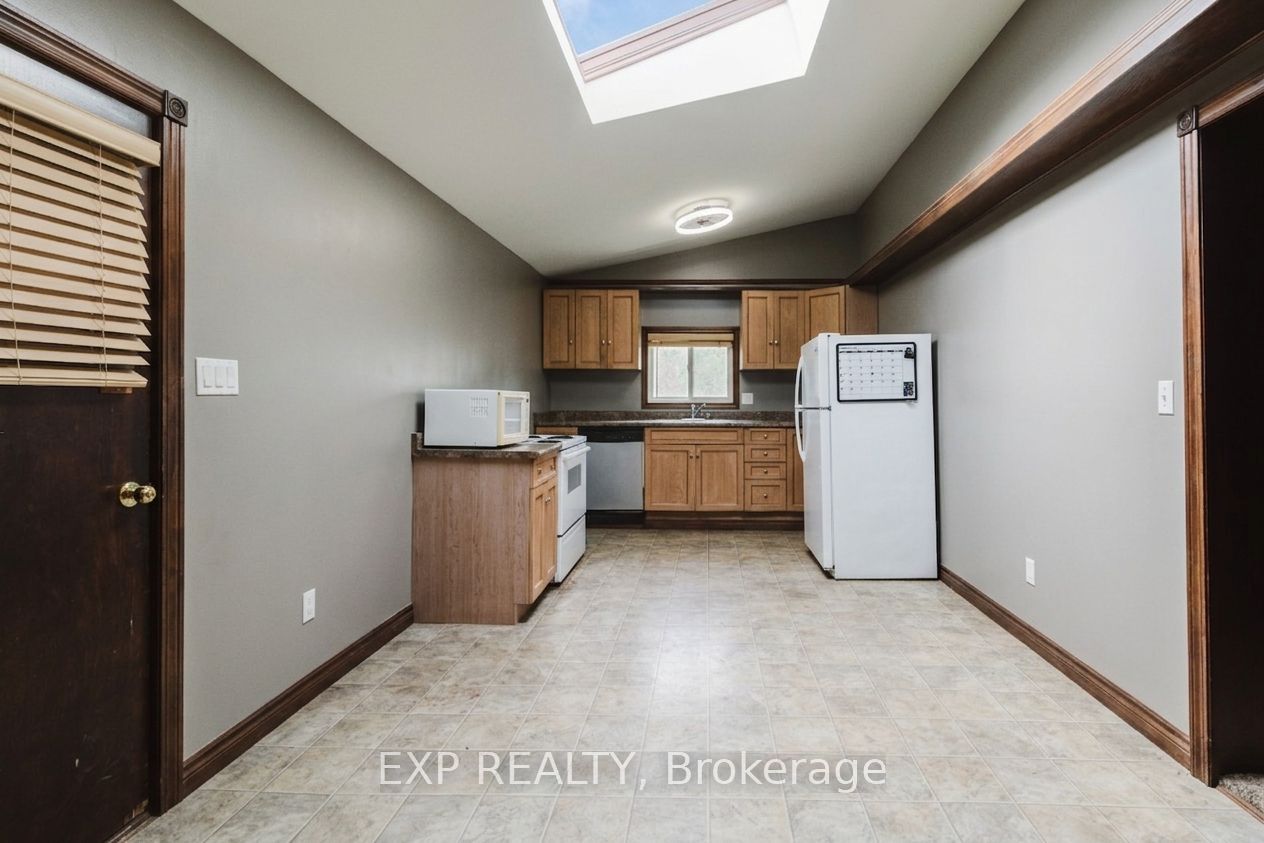 9819 Onieda Road Property Photo 8