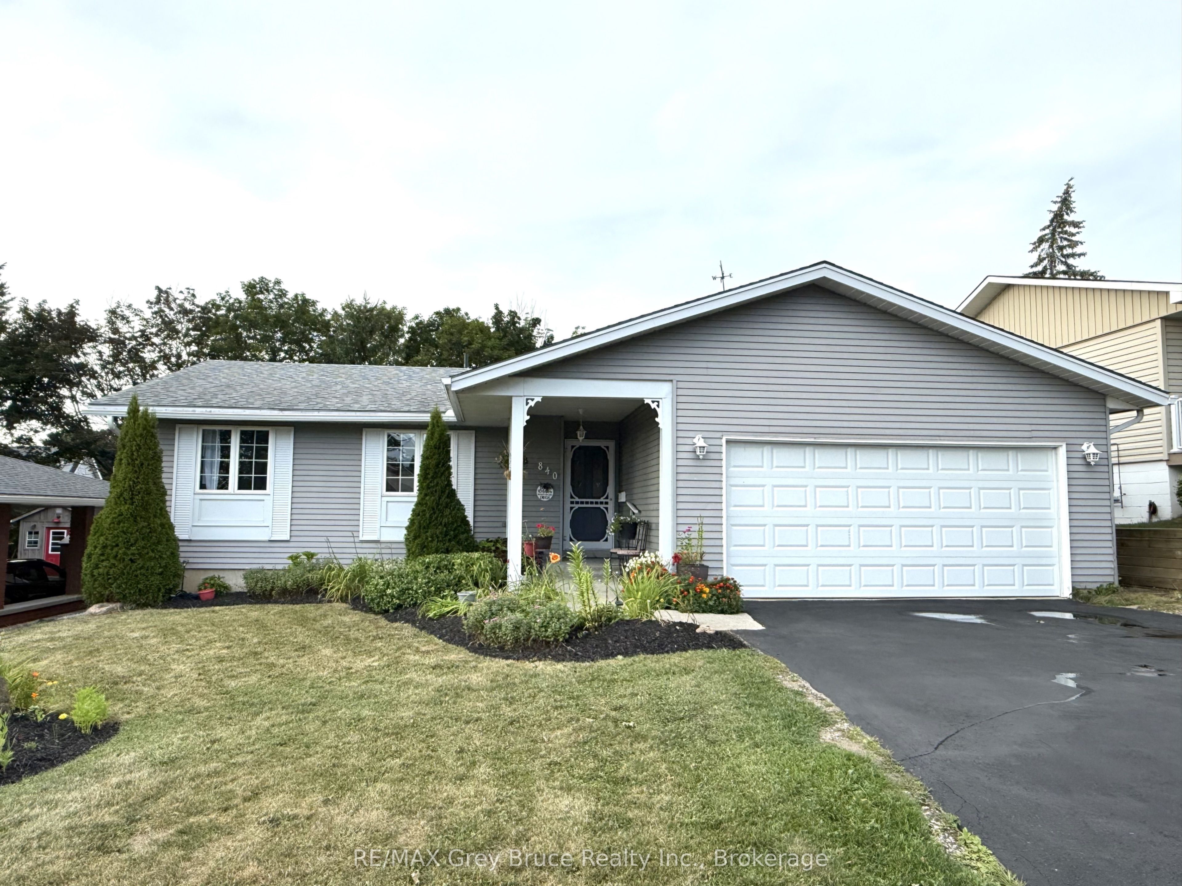 840 4th Street E Property Photo 1