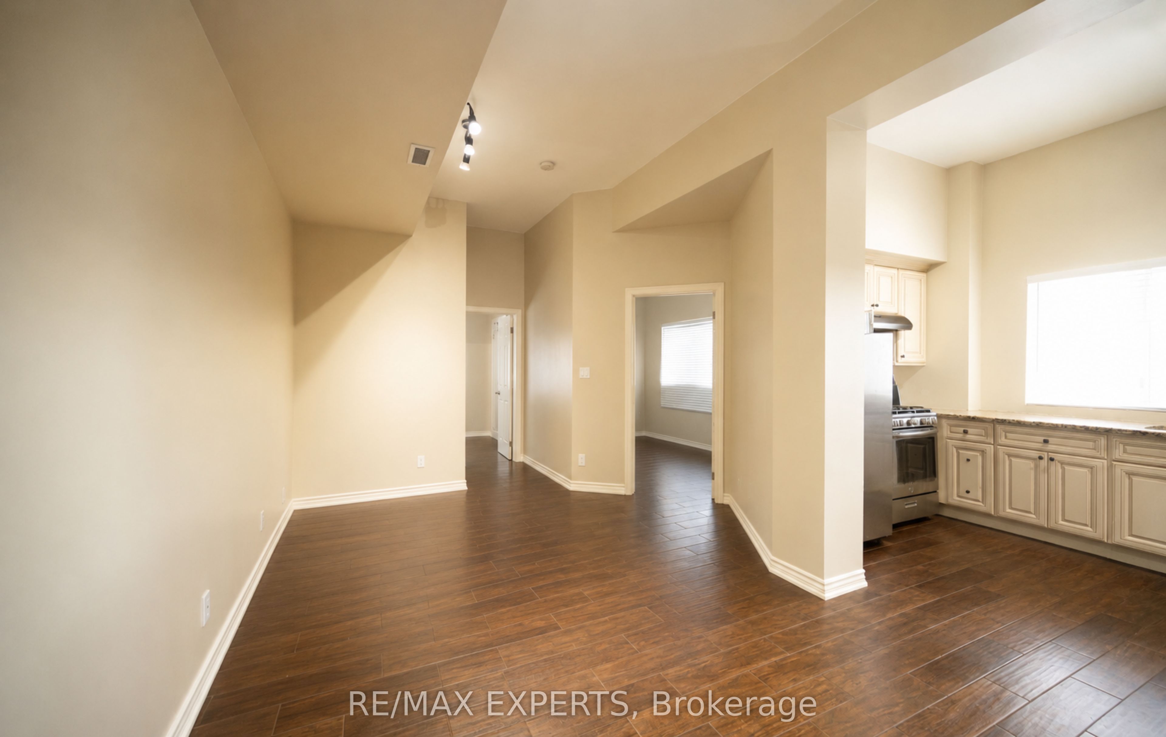 130 Wellington Street N 203 Property Photo 5