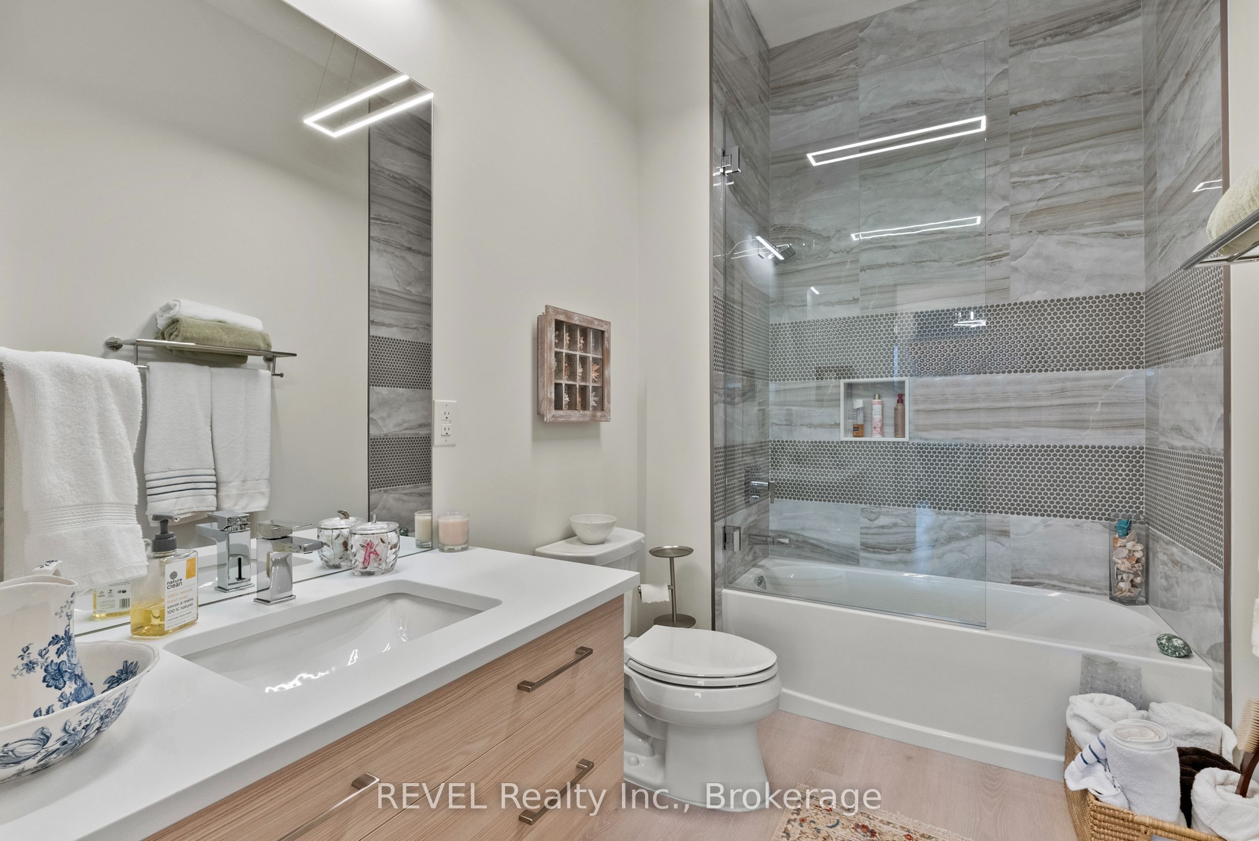 77 Yates Street 404 Property Photo 23