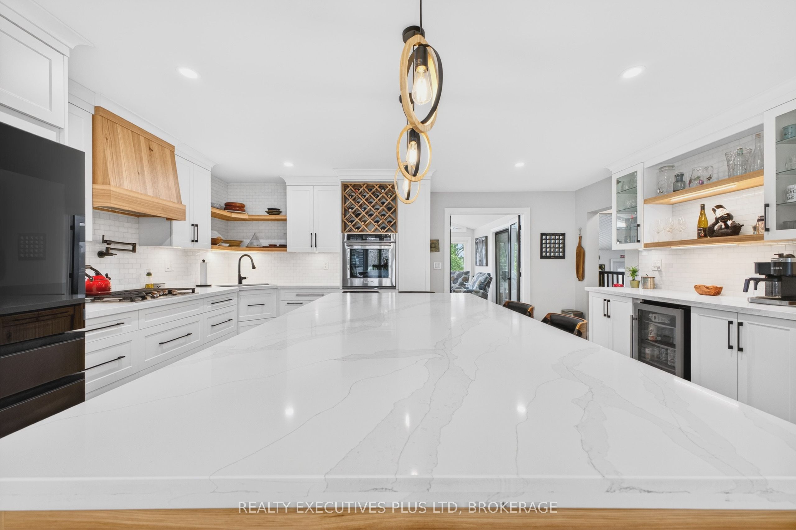 6410 Sherwood Road Property Photo 6