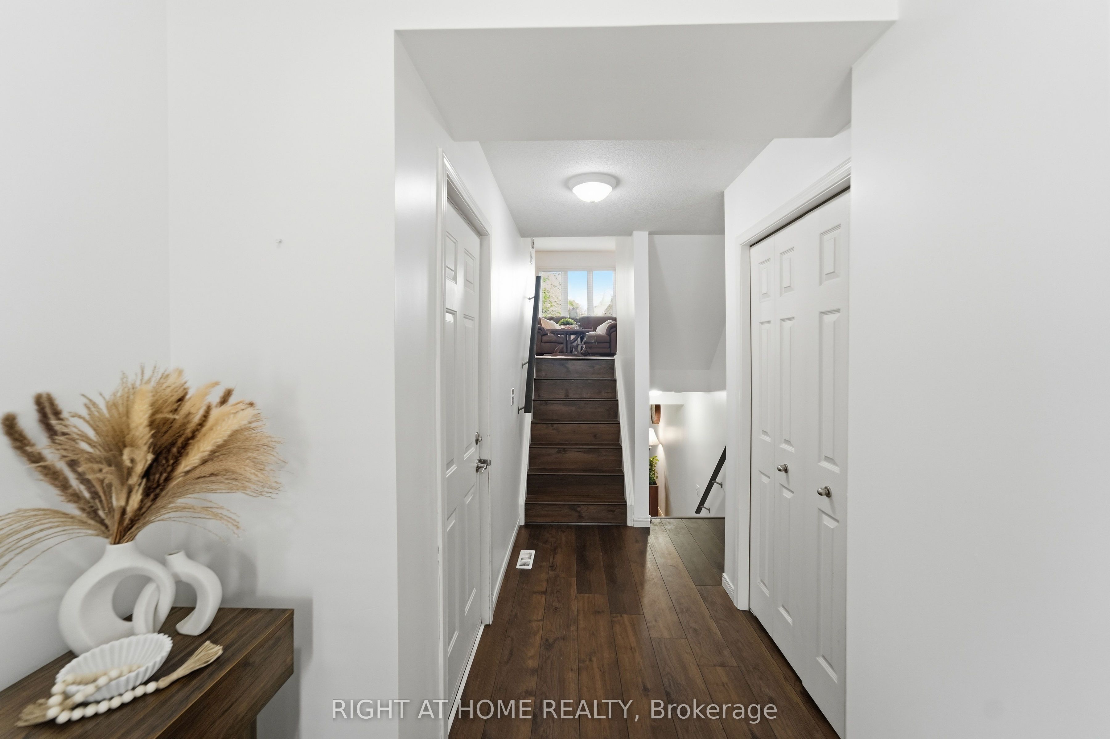 582 Hyde Park Road 7 Property Photo 6