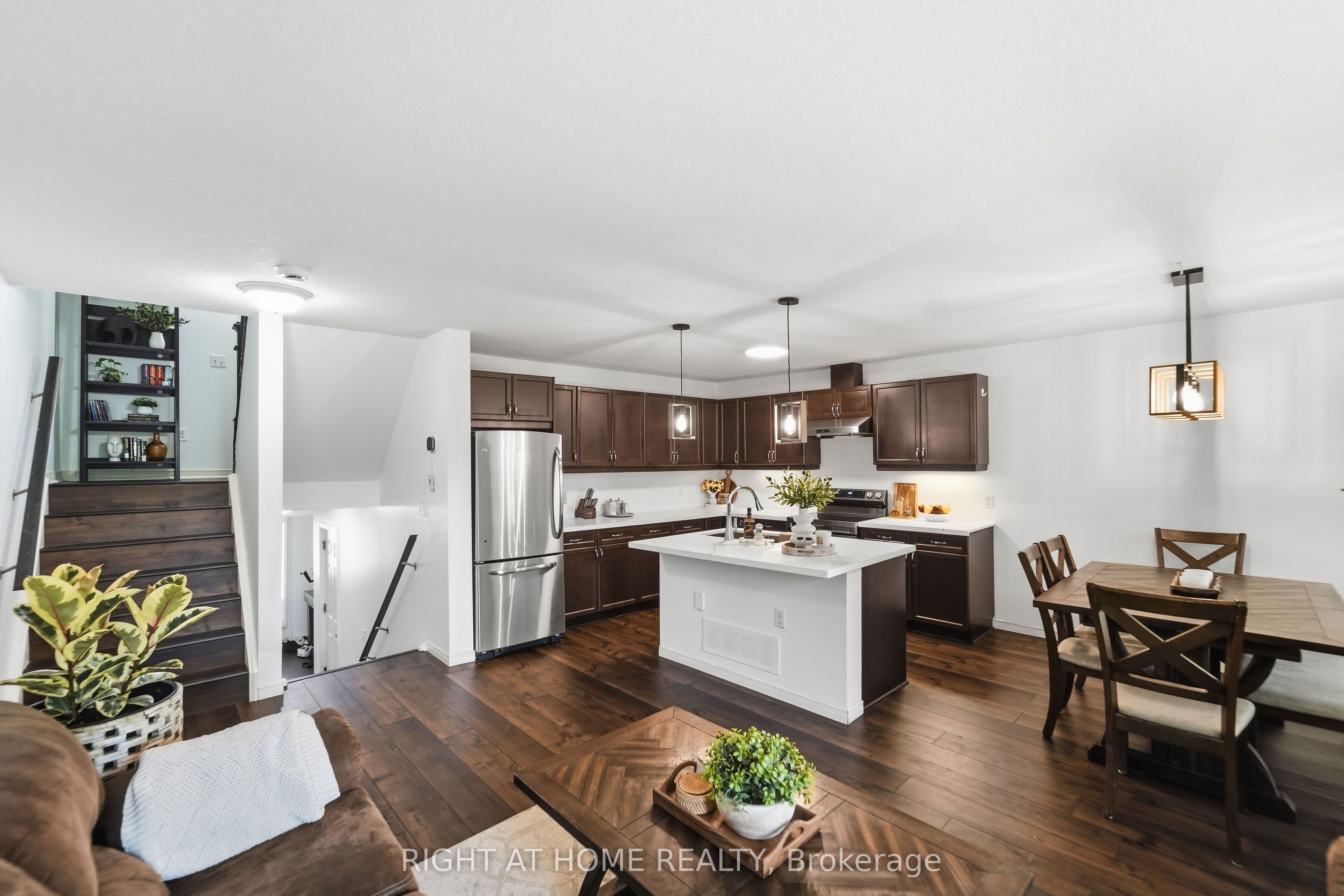 582 Hyde Park Road 7 Property Photo 13