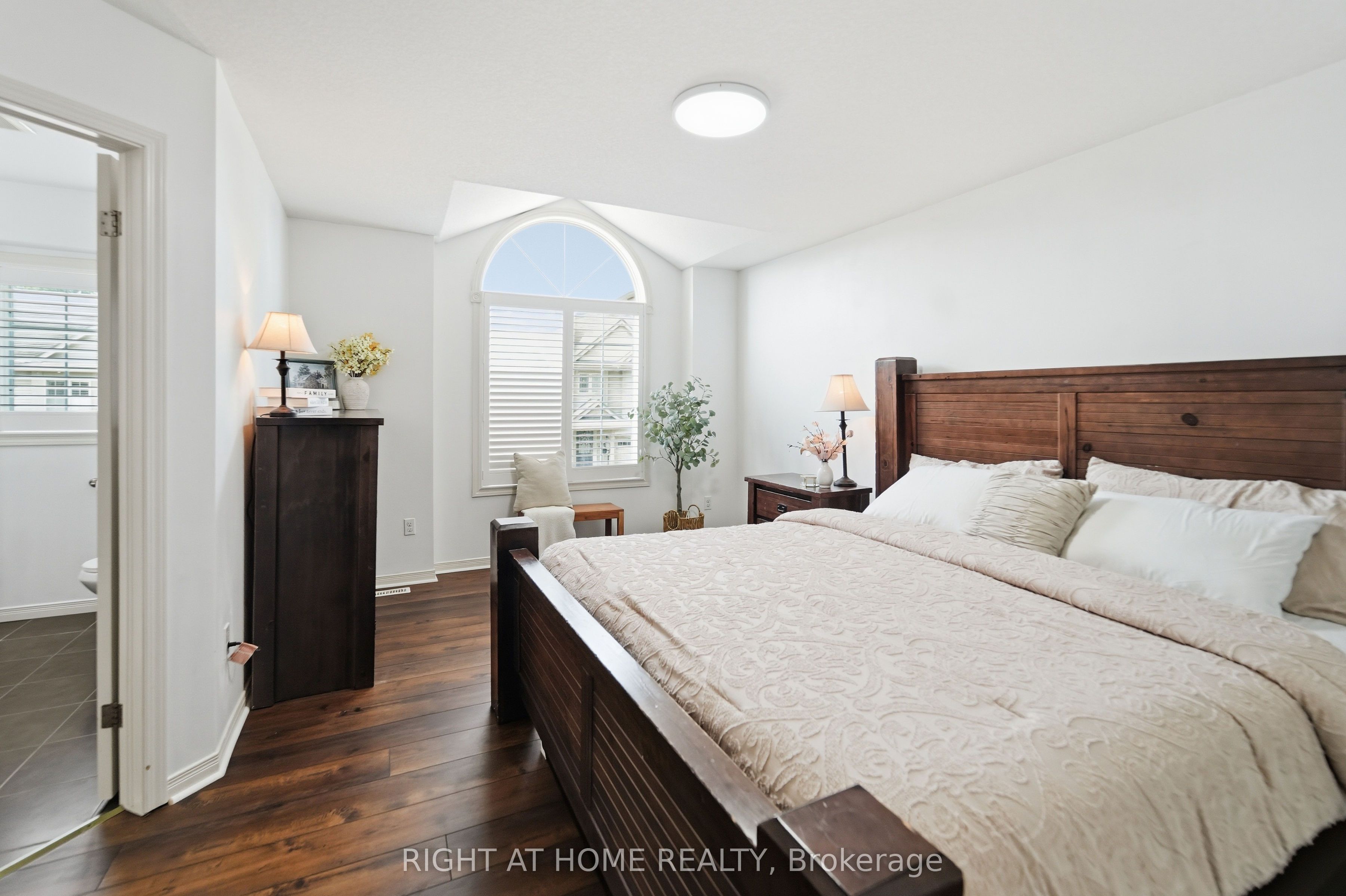 582 Hyde Park Road 7 Property Photo 15