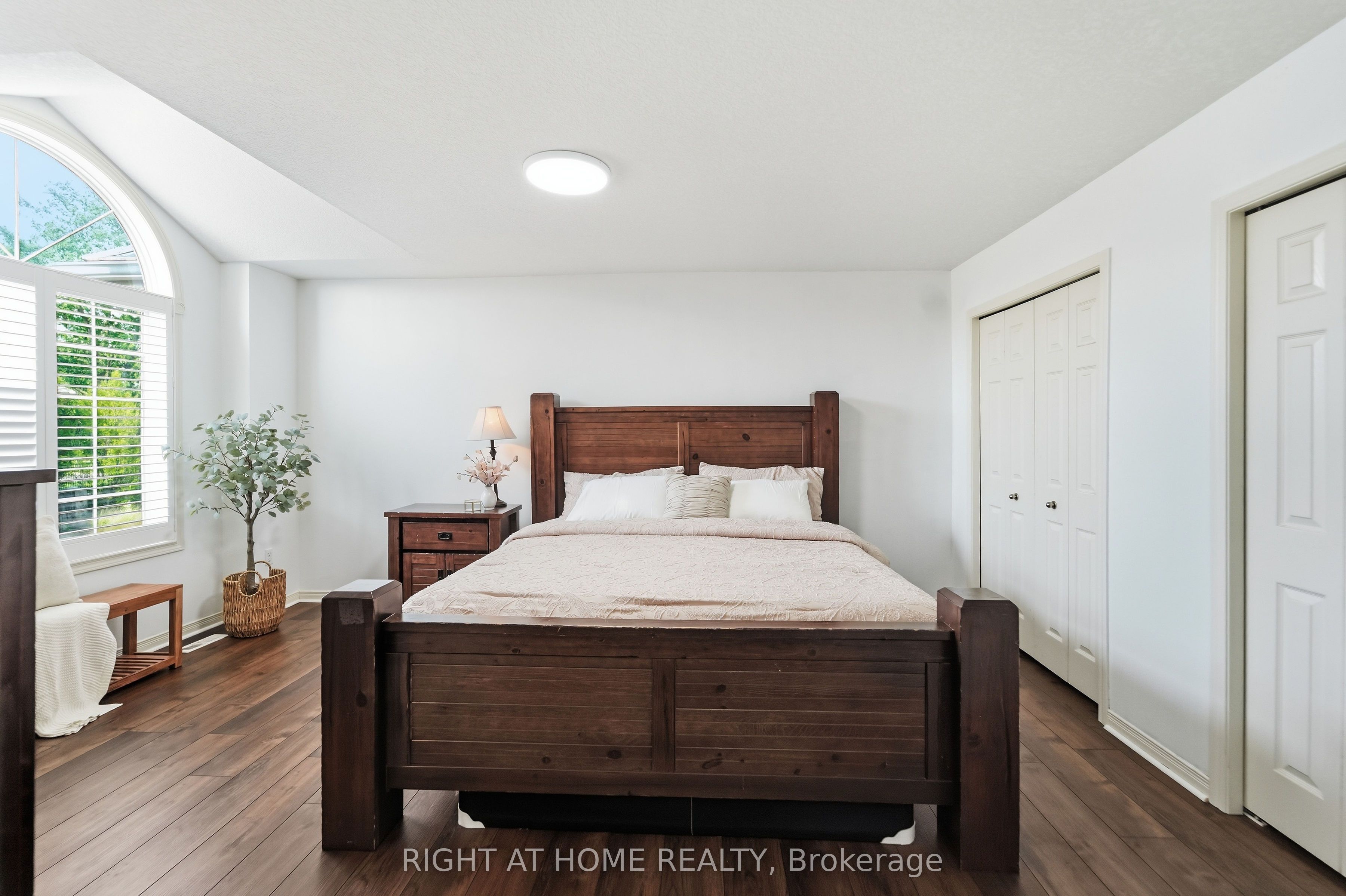 582 Hyde Park Road 7 Property Photo 16