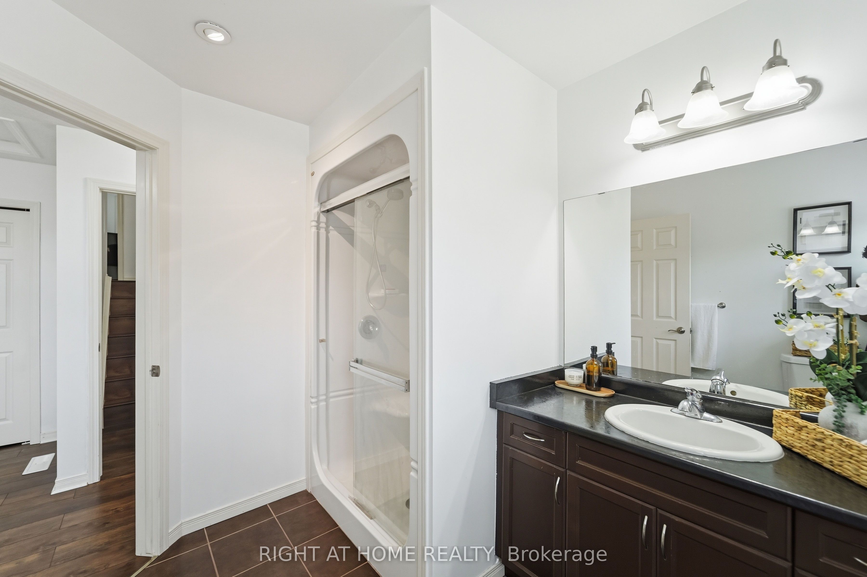 582 Hyde Park Road 7 Property Photo 18