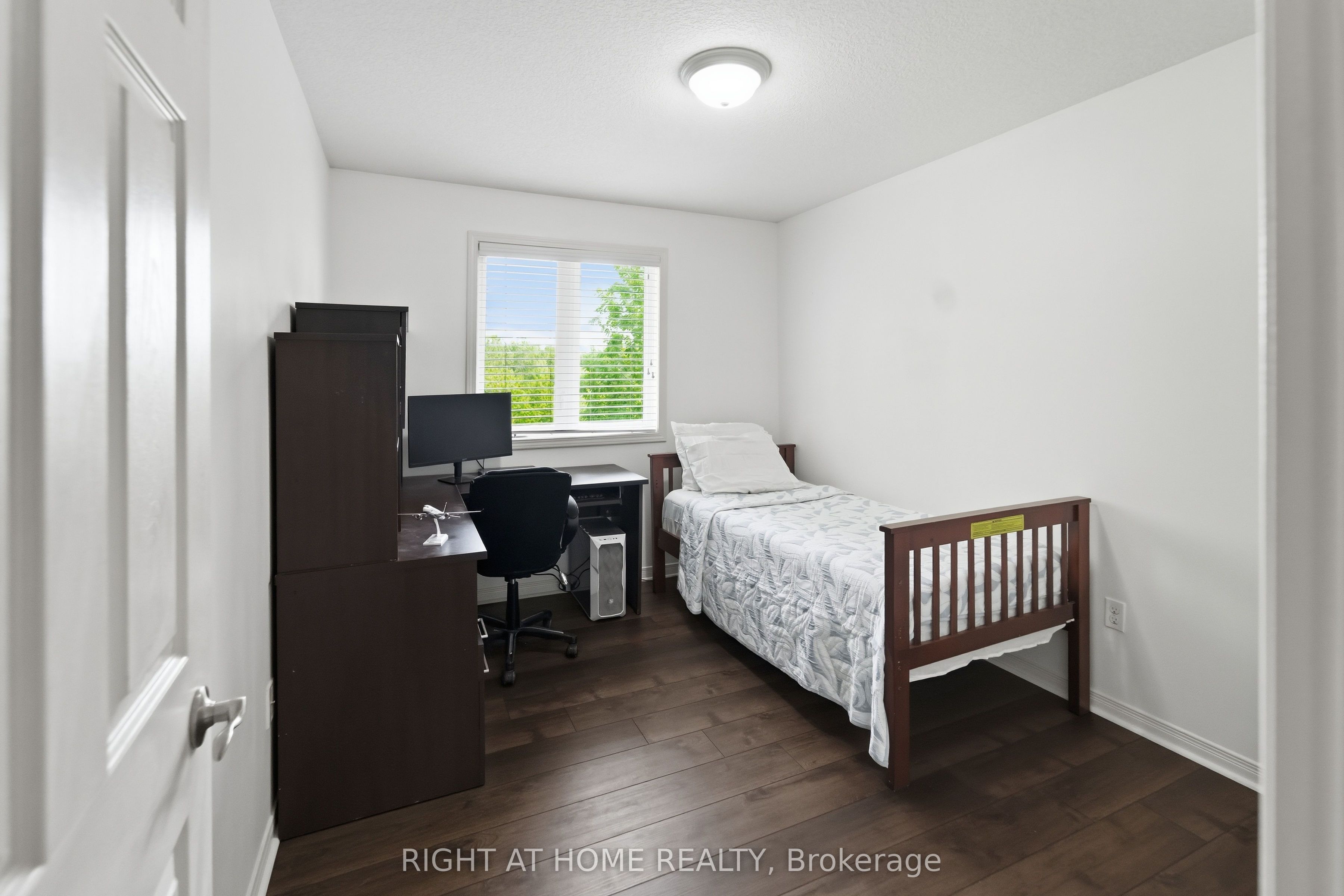 582 Hyde Park Road 7 Property Photo 23