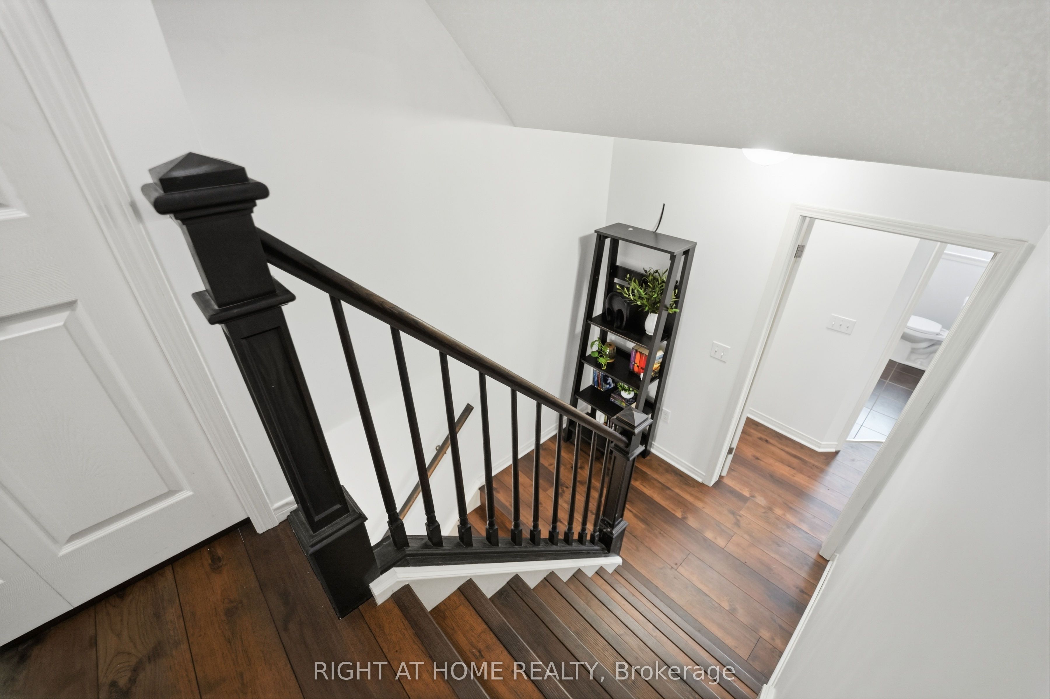 582 Hyde Park Road 7 Property Photo 24