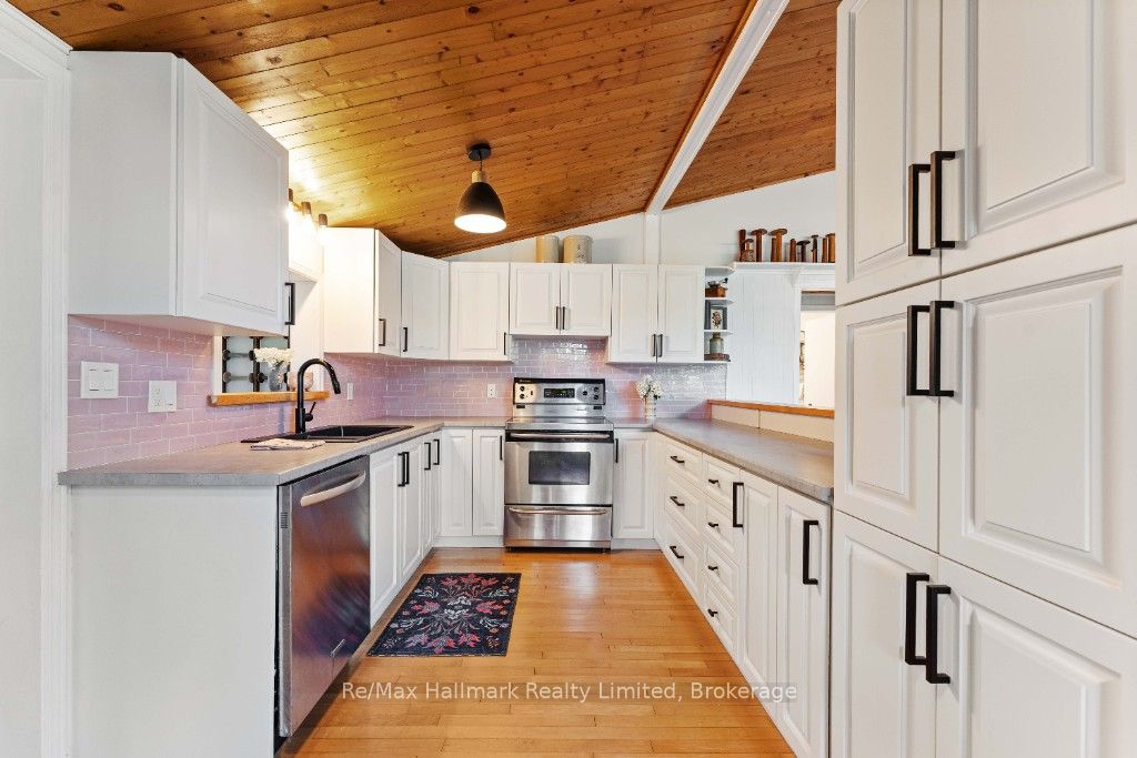X13681720 Property Photo 14