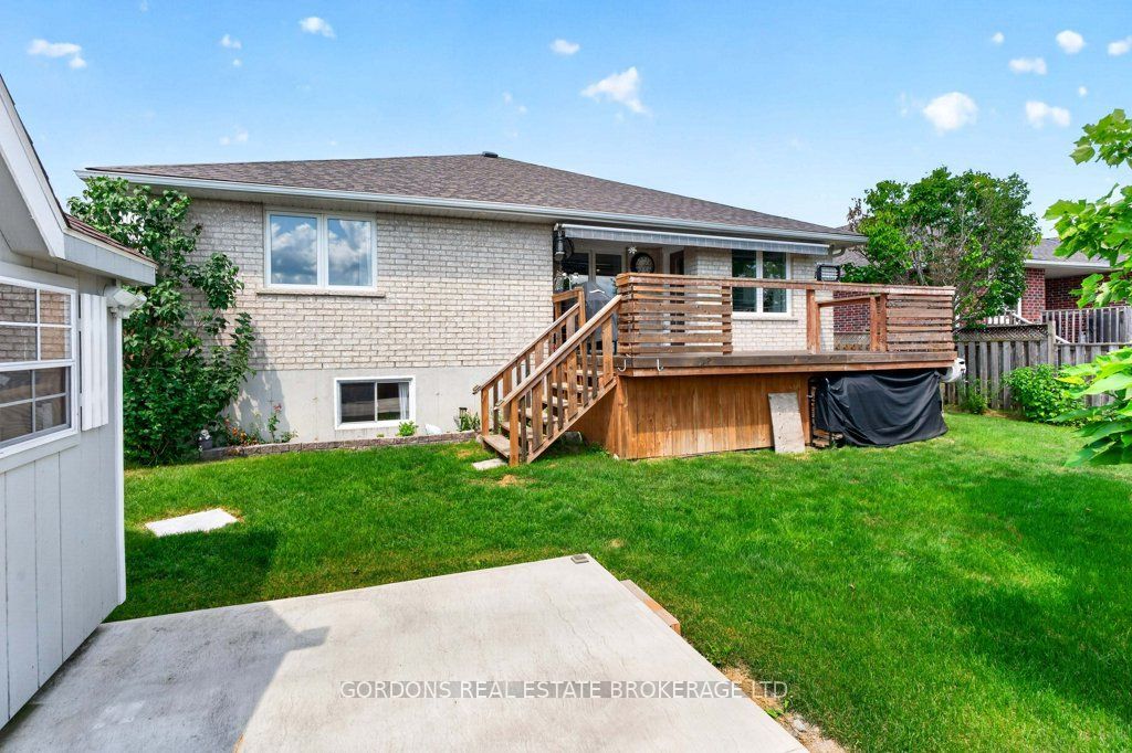 436 Bridge Street W Property Photo 5