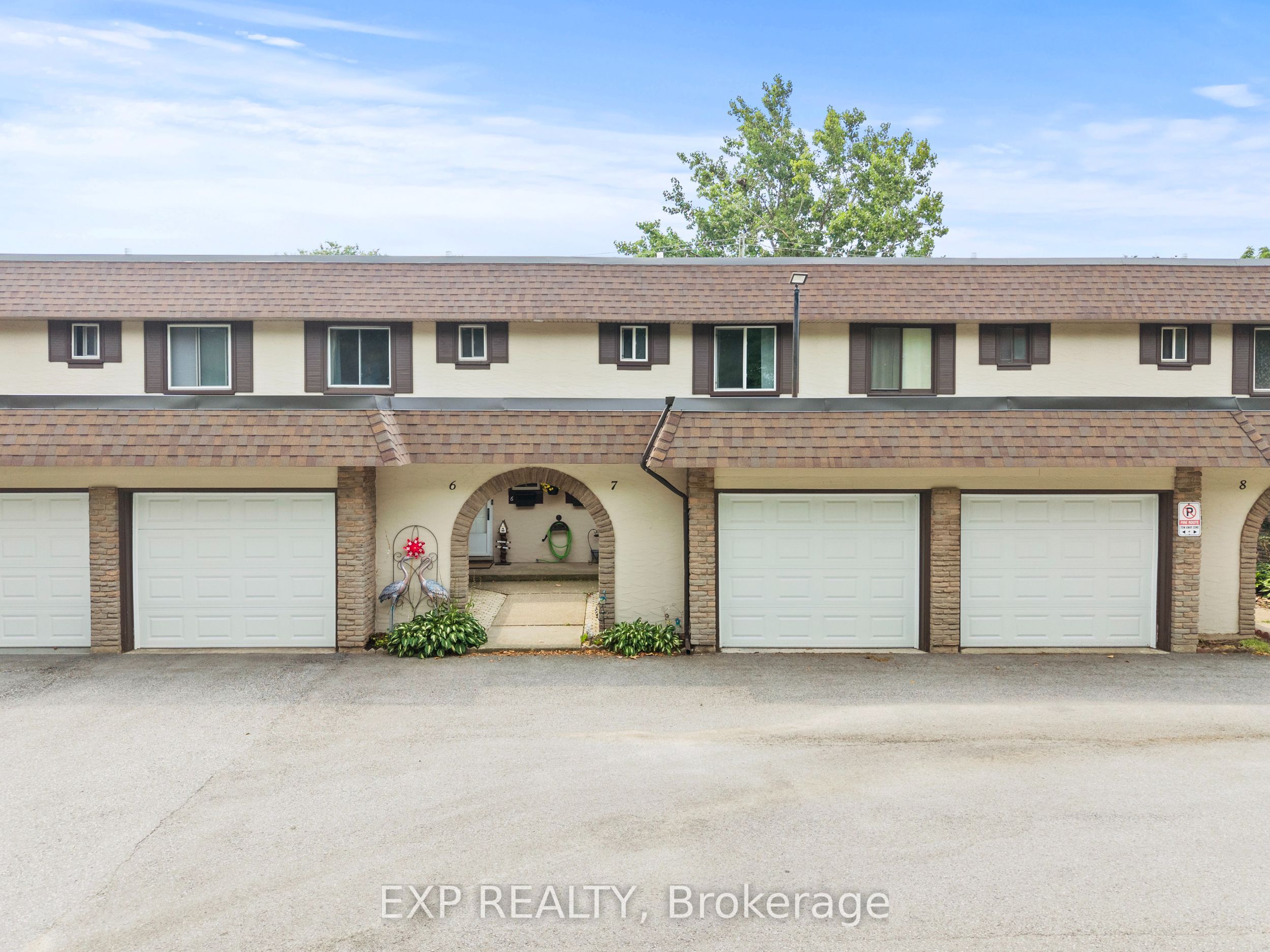 4230 Meadowvale Drive 7 Property Photo 1