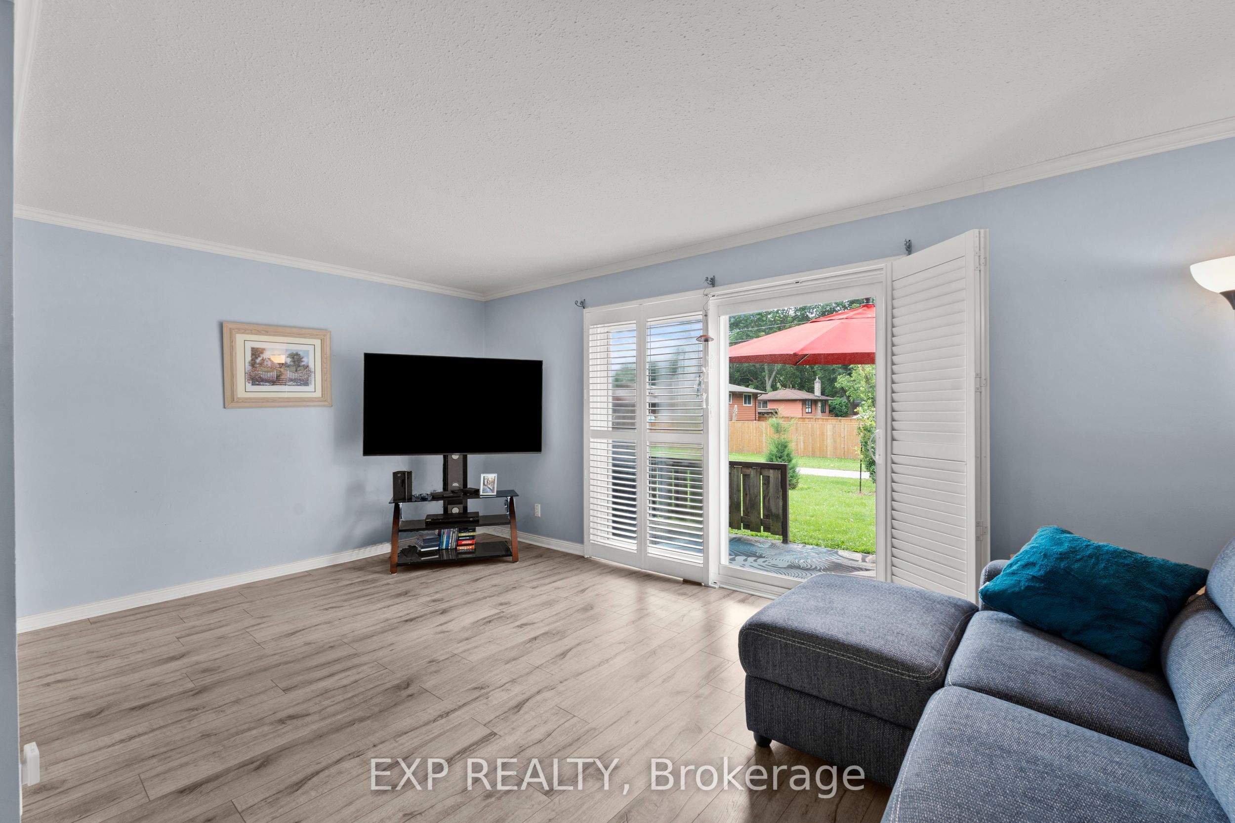 4230 Meadowvale Drive 7 Property Photo 8