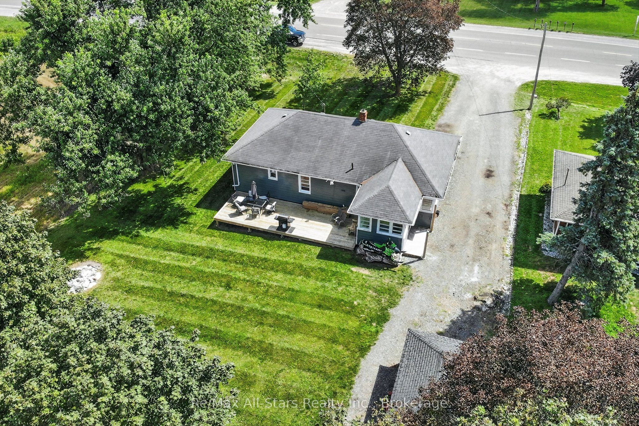 981 Highway 7 Property Photo 3