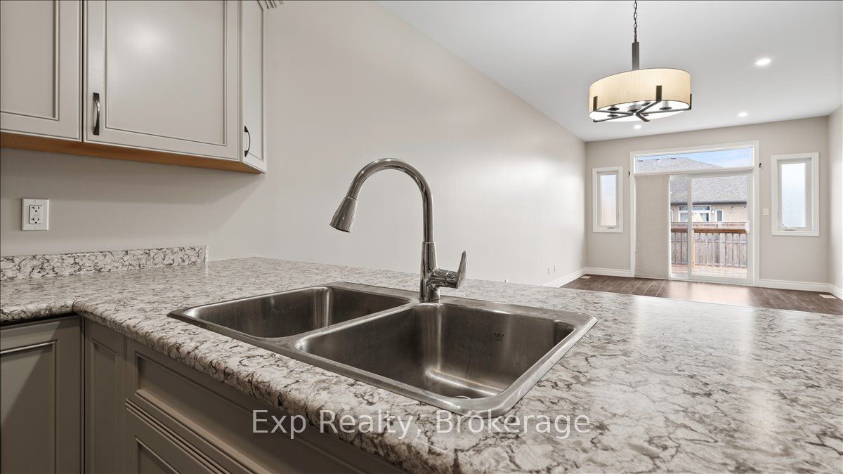 3 Farmington Crescent Property Photo 3