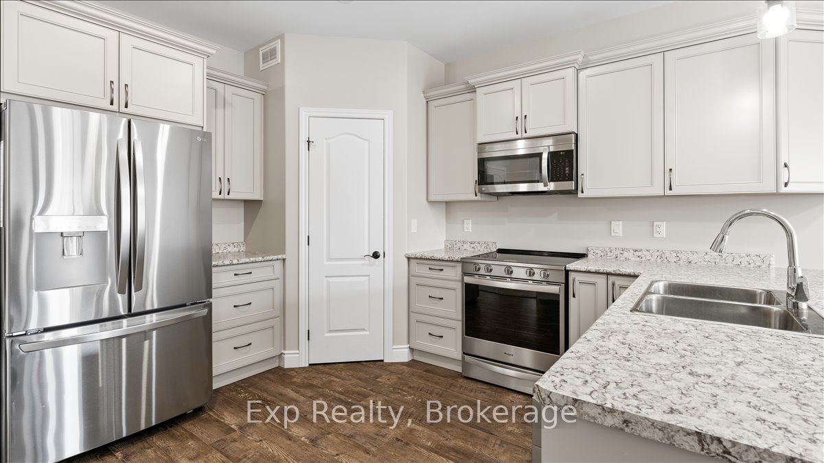 3 Farmington Crescent Property Photo 4