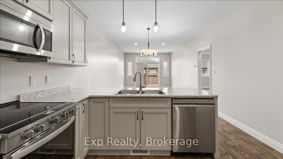 3 Farmington Crescent Property Photo 6