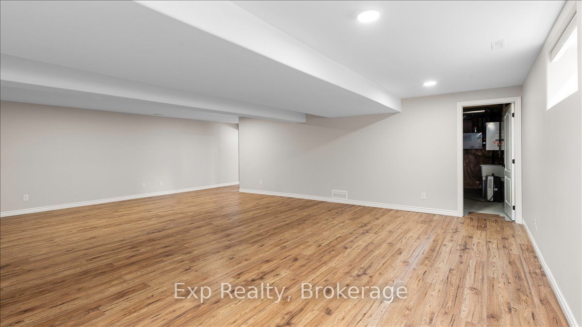3 Farmington Crescent Property Photo 19