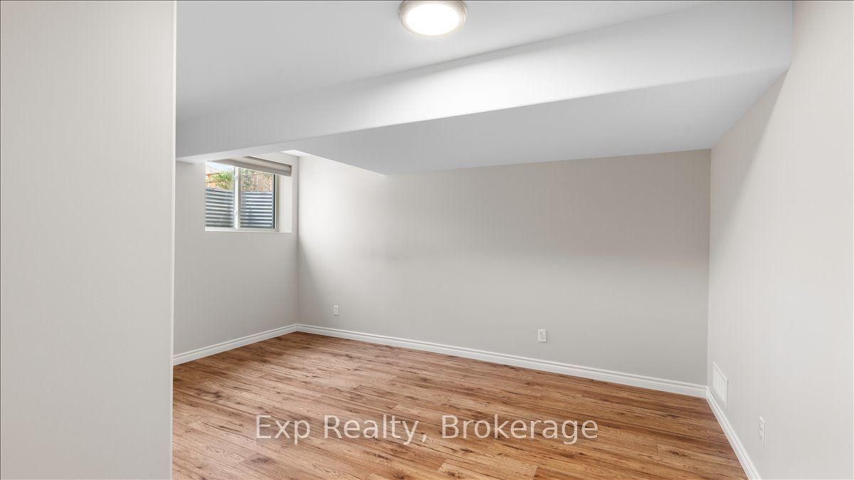 3 Farmington Crescent Property Photo 23