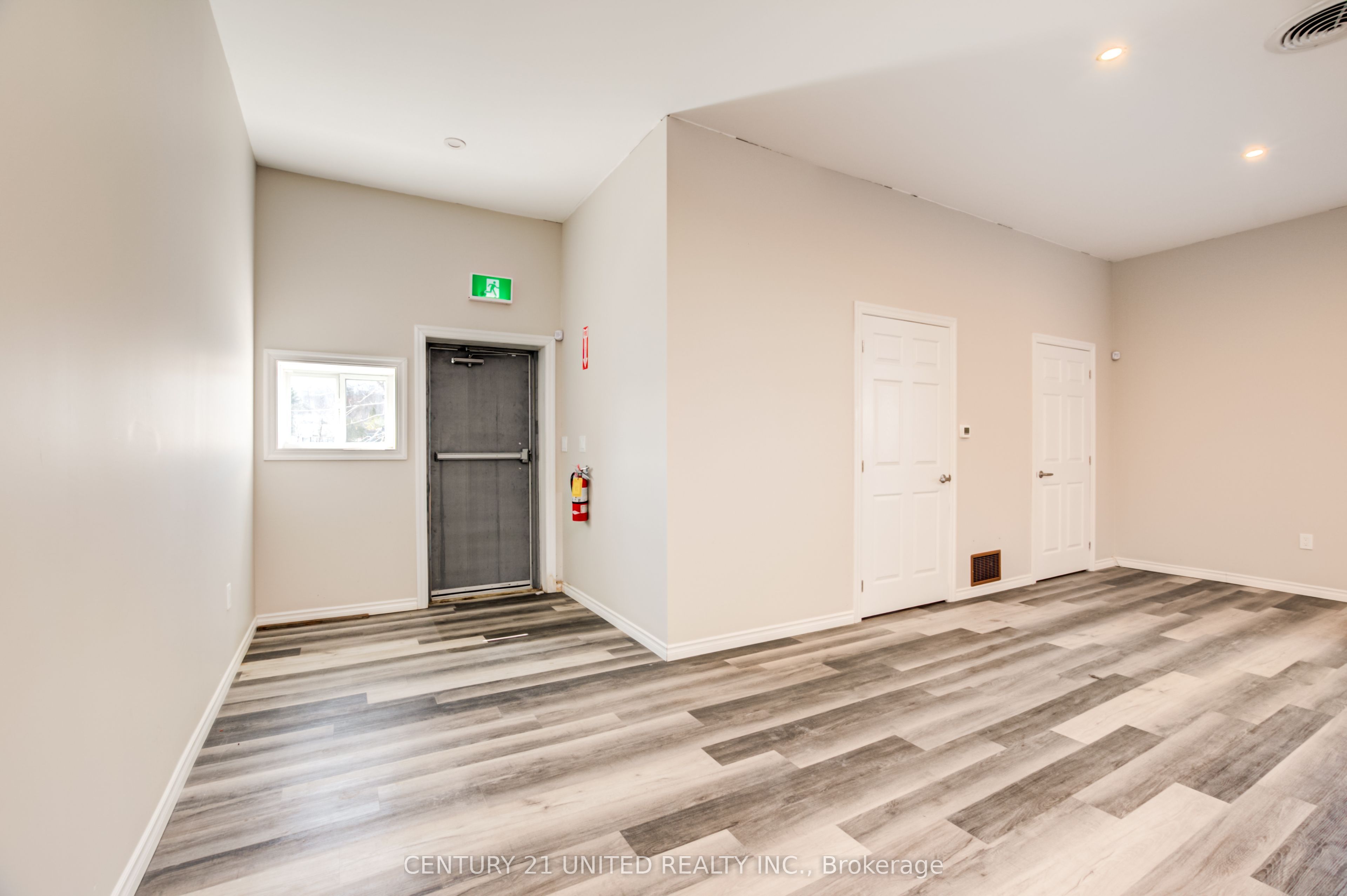 50 Front Street N Property Photo 5