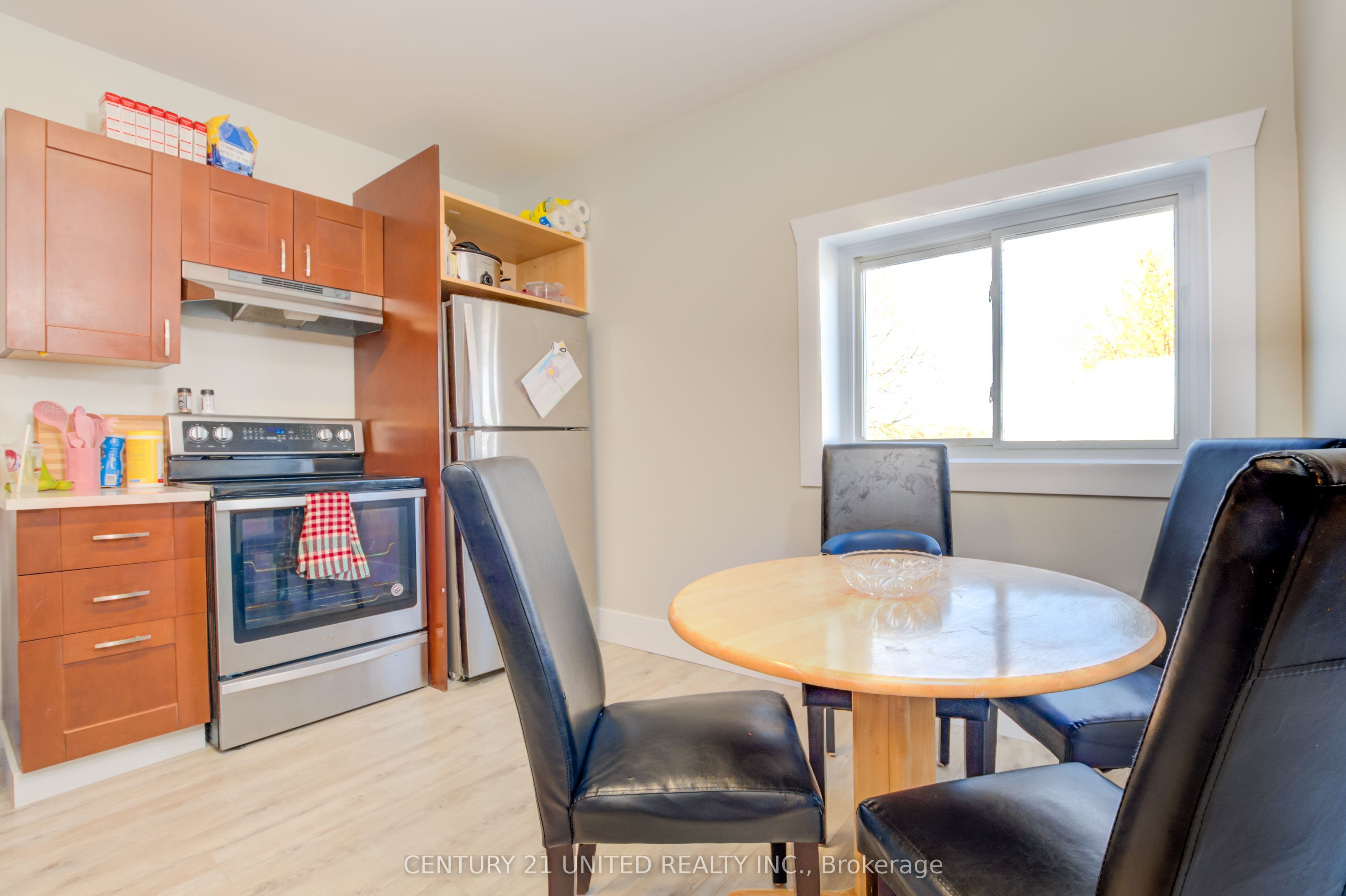 50 Front Street N Property Photo 8