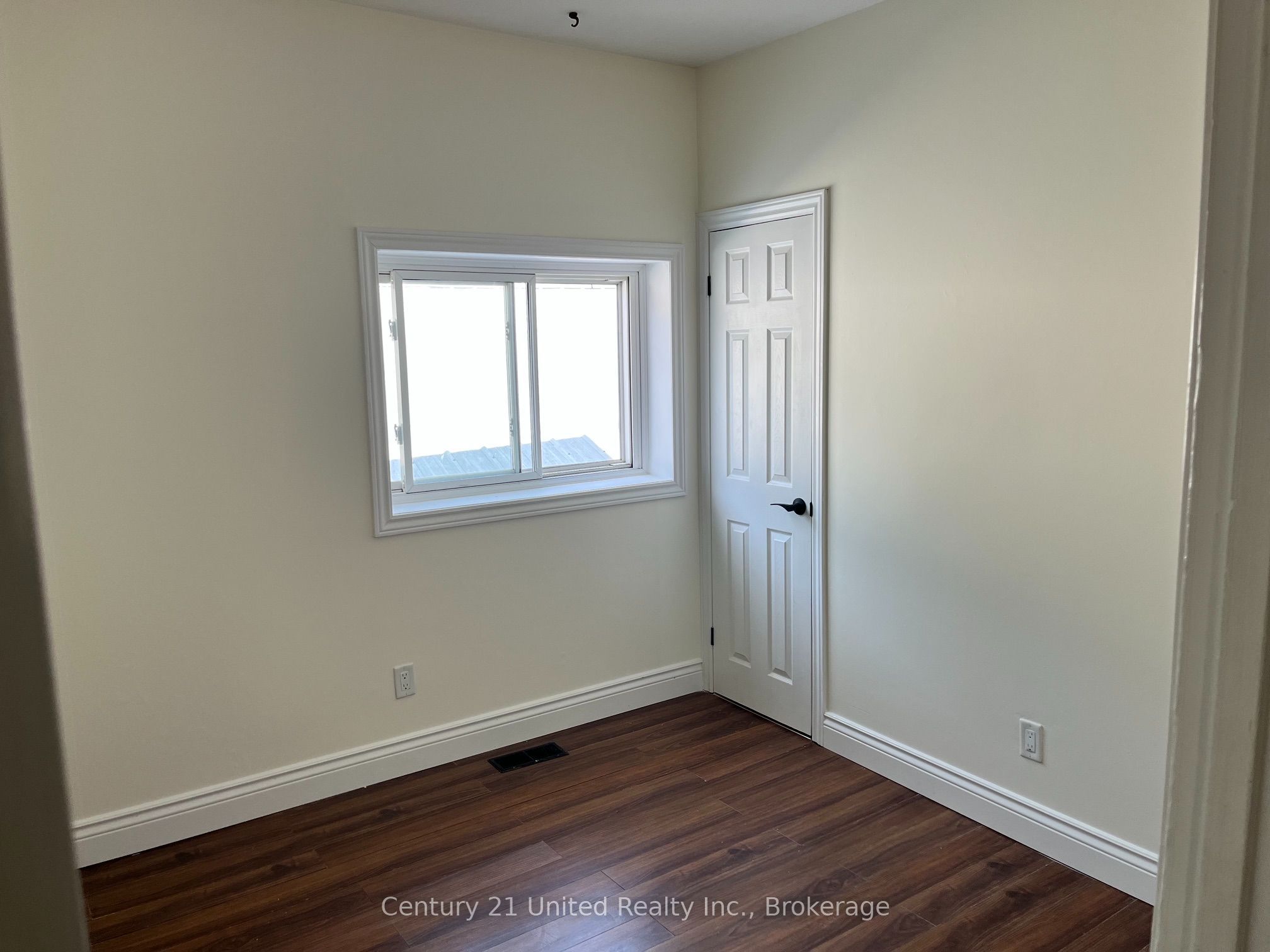 50 Front Street N Property Photo 16