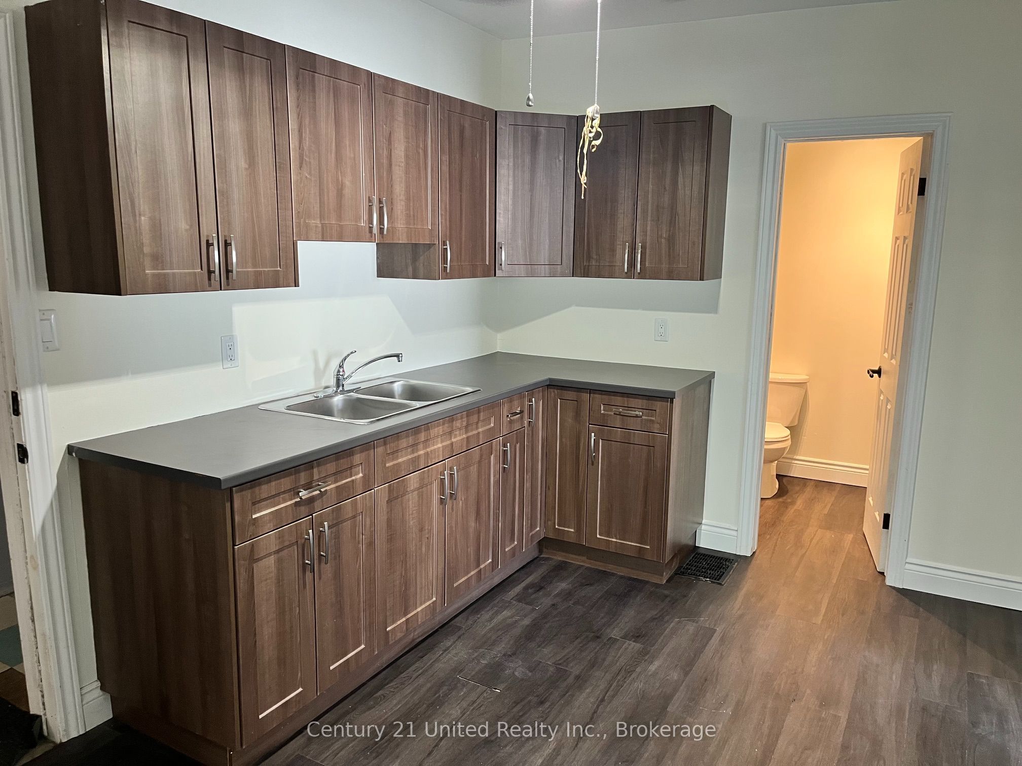 50 Front Street N Property Photo 18