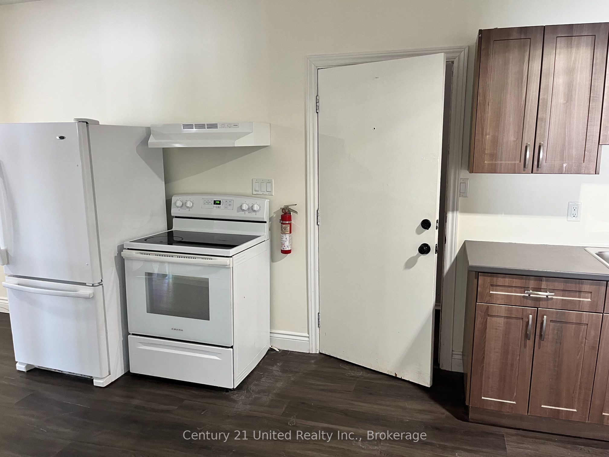 50 Front Street N Property Photo 19