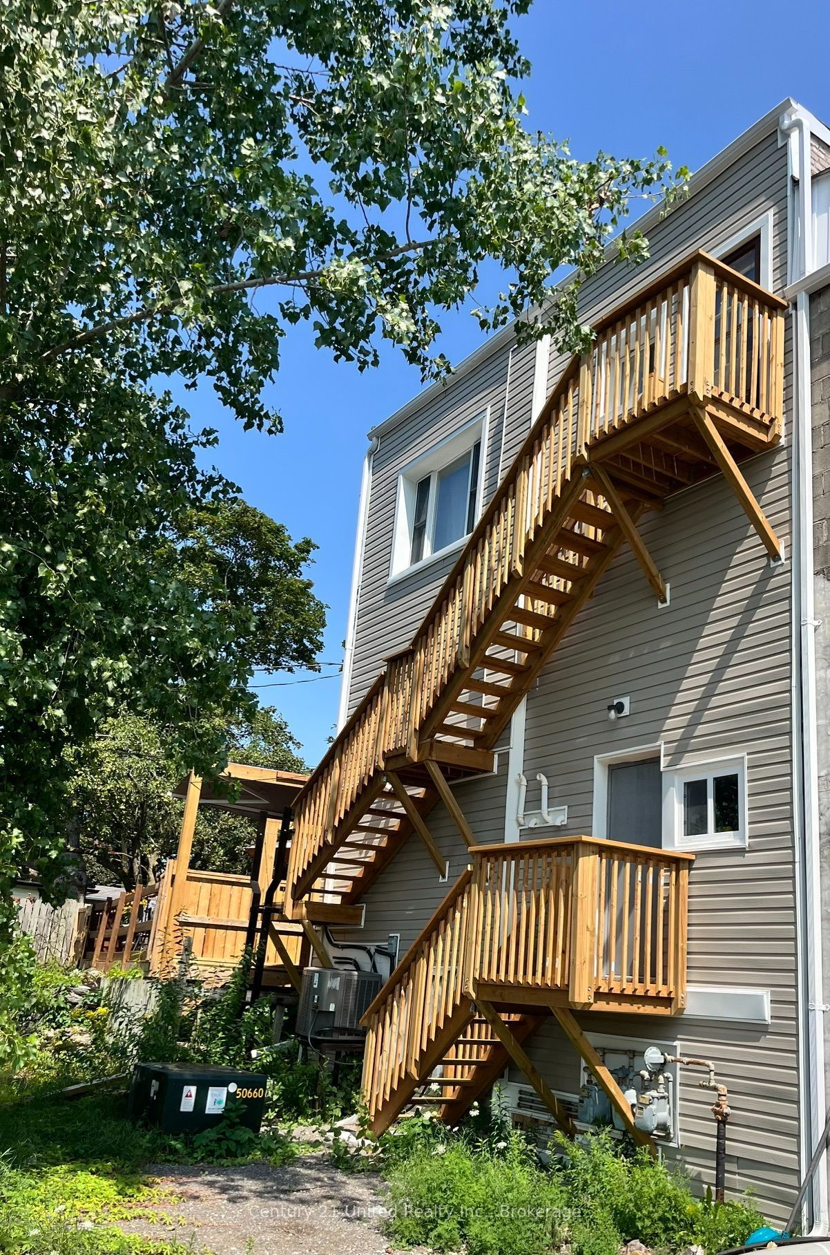 50 Front Street N Property Photo 20