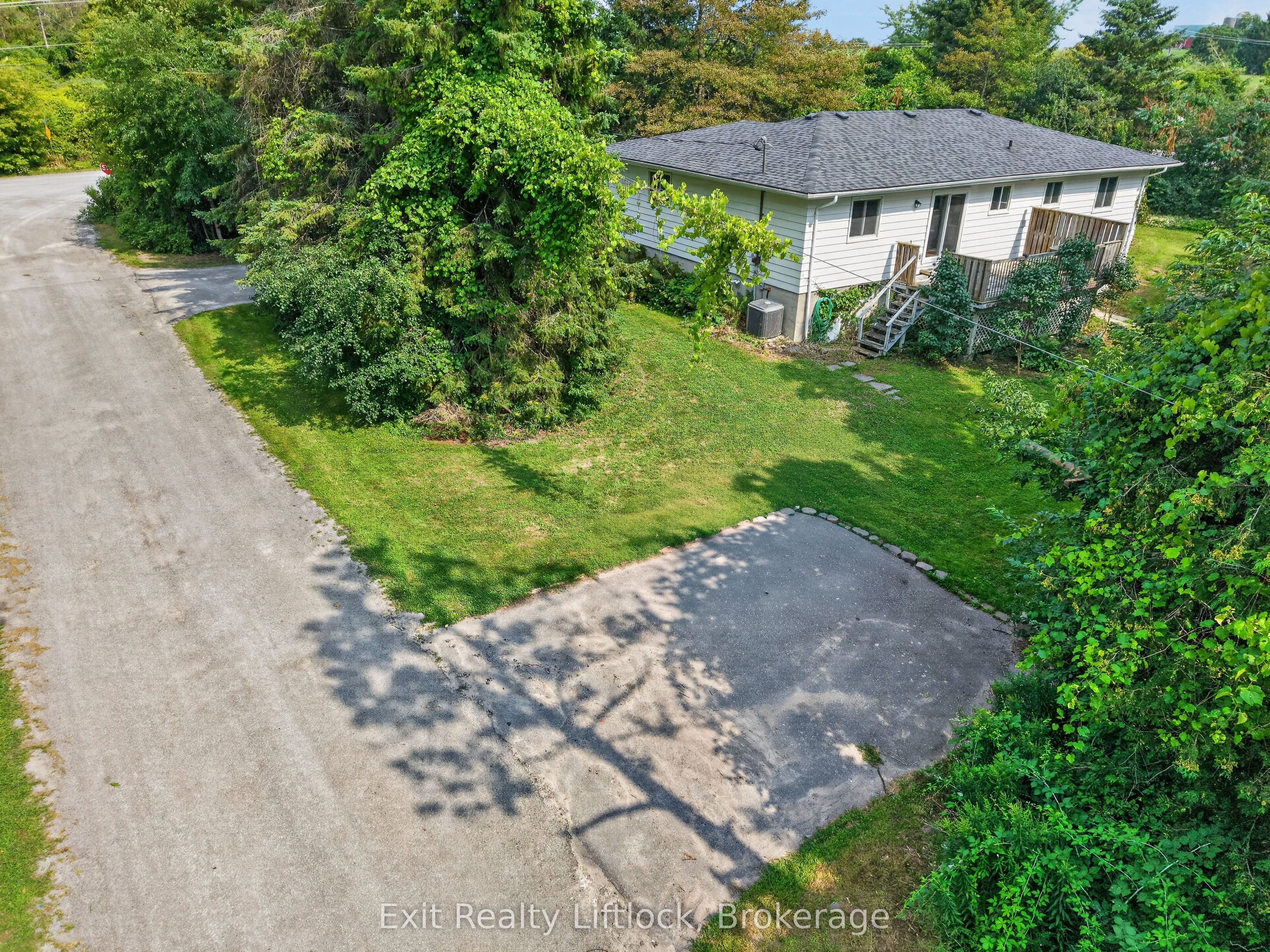3 Basswood Street Property Photo 2