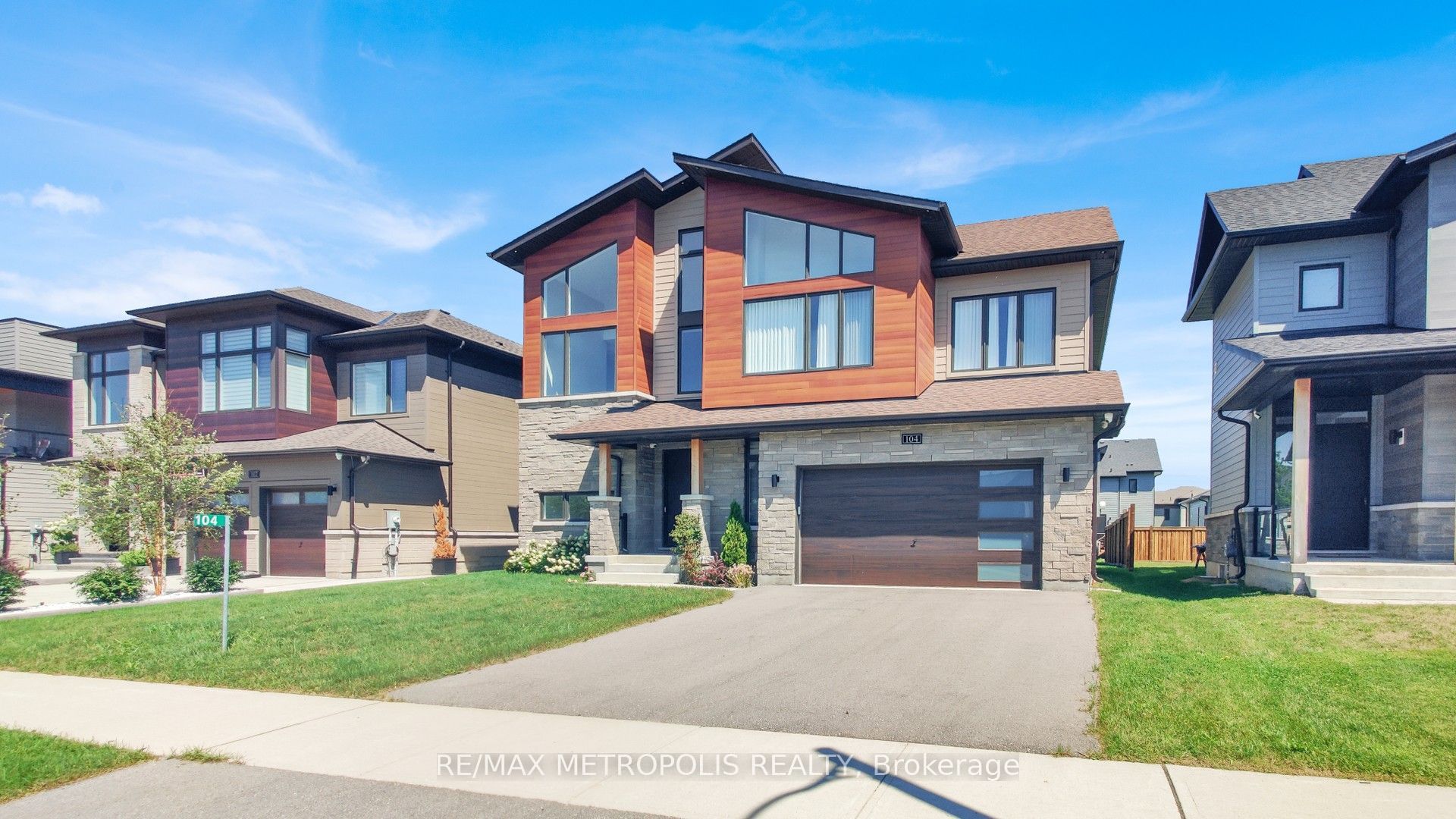 104 Stoneleigh Drive Property Photo 1