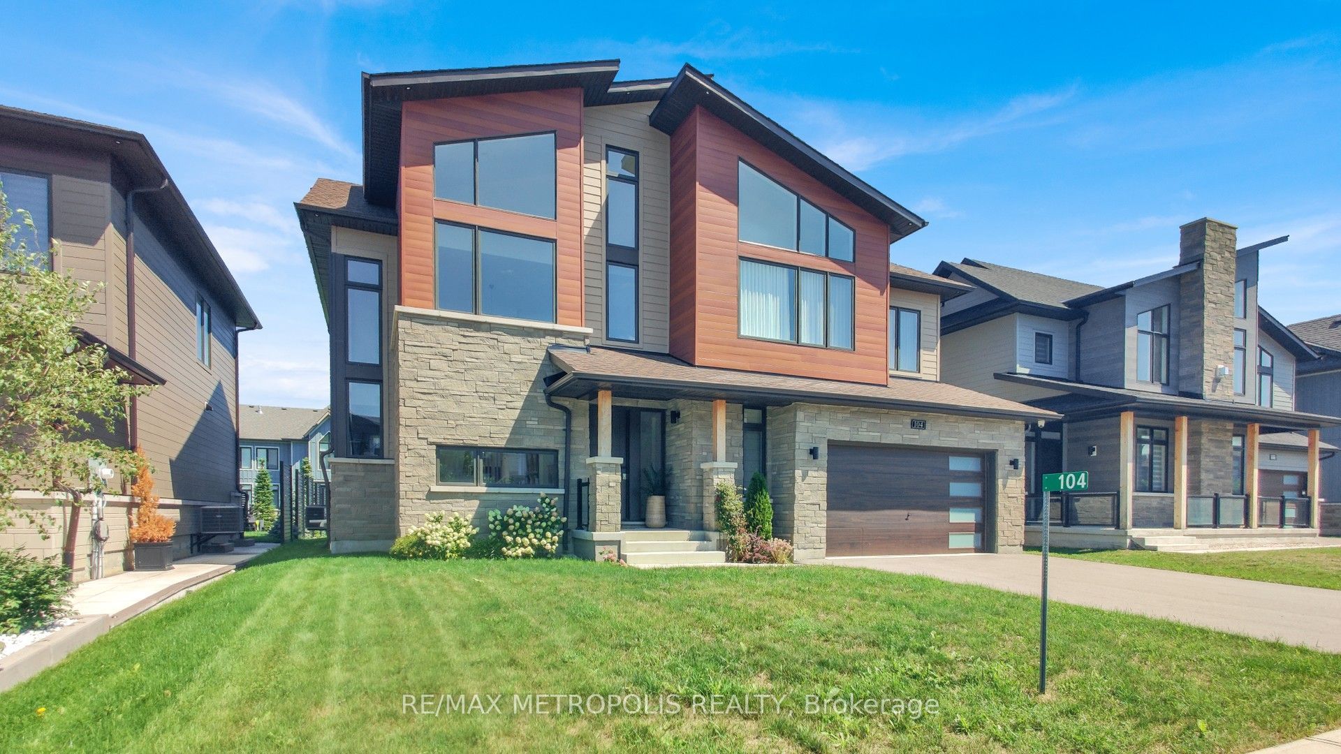 104 Stoneleigh Drive Property Photo 3