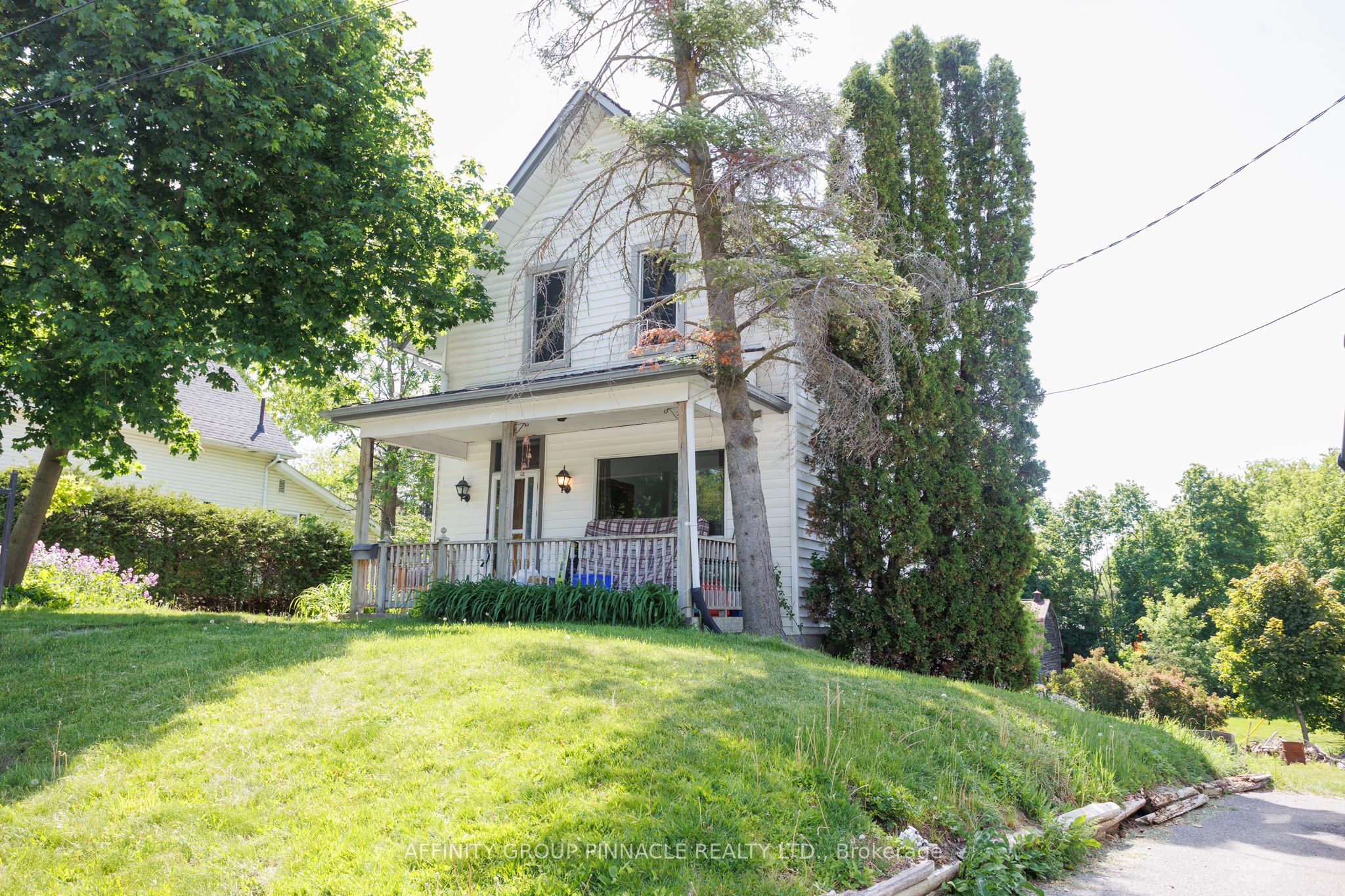 7 Colborne Street E Property Photo 2