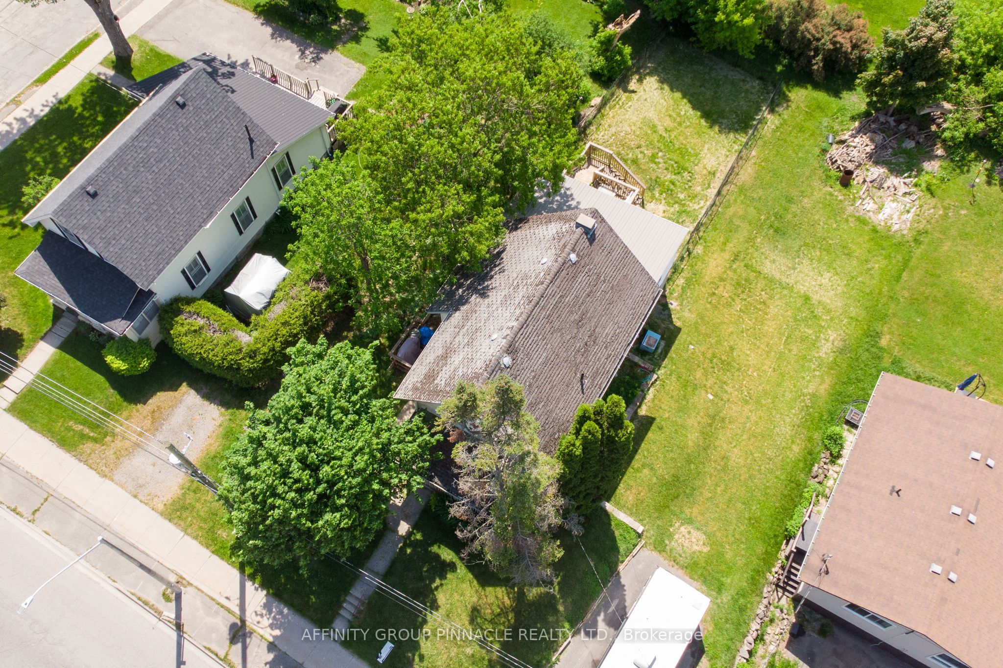 7 Colborne Street E Property Photo 5