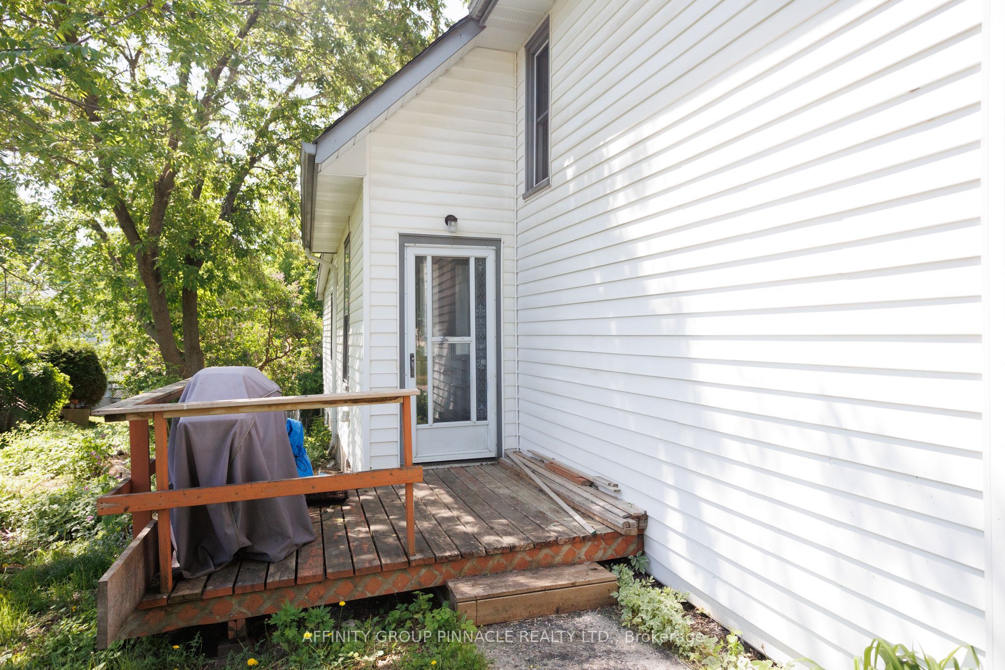 7 Colborne Street E Property Photo 7