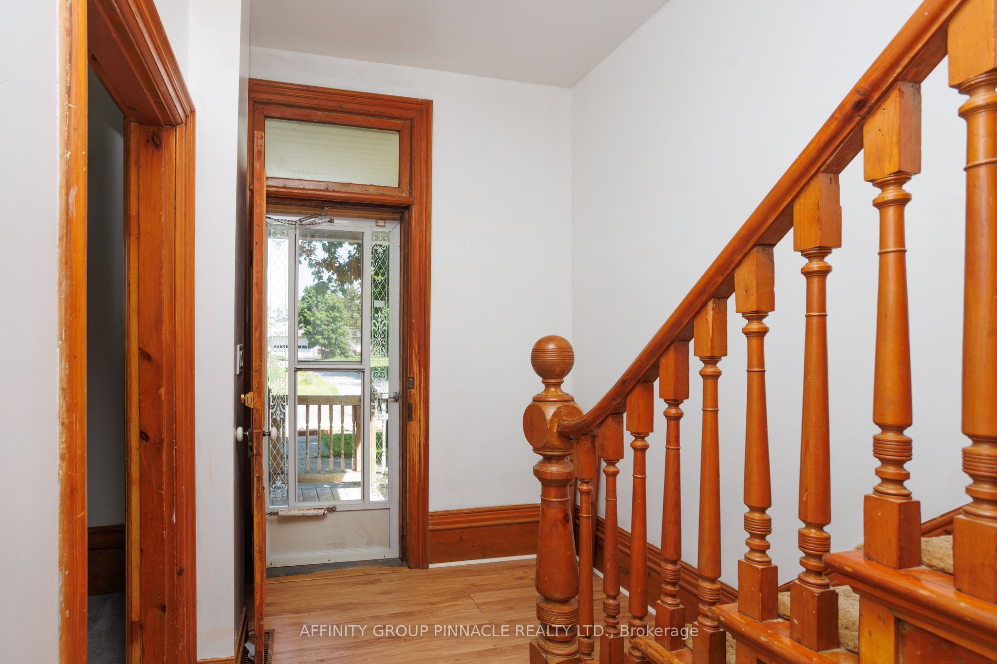 7 Colborne Street E Property Photo 8