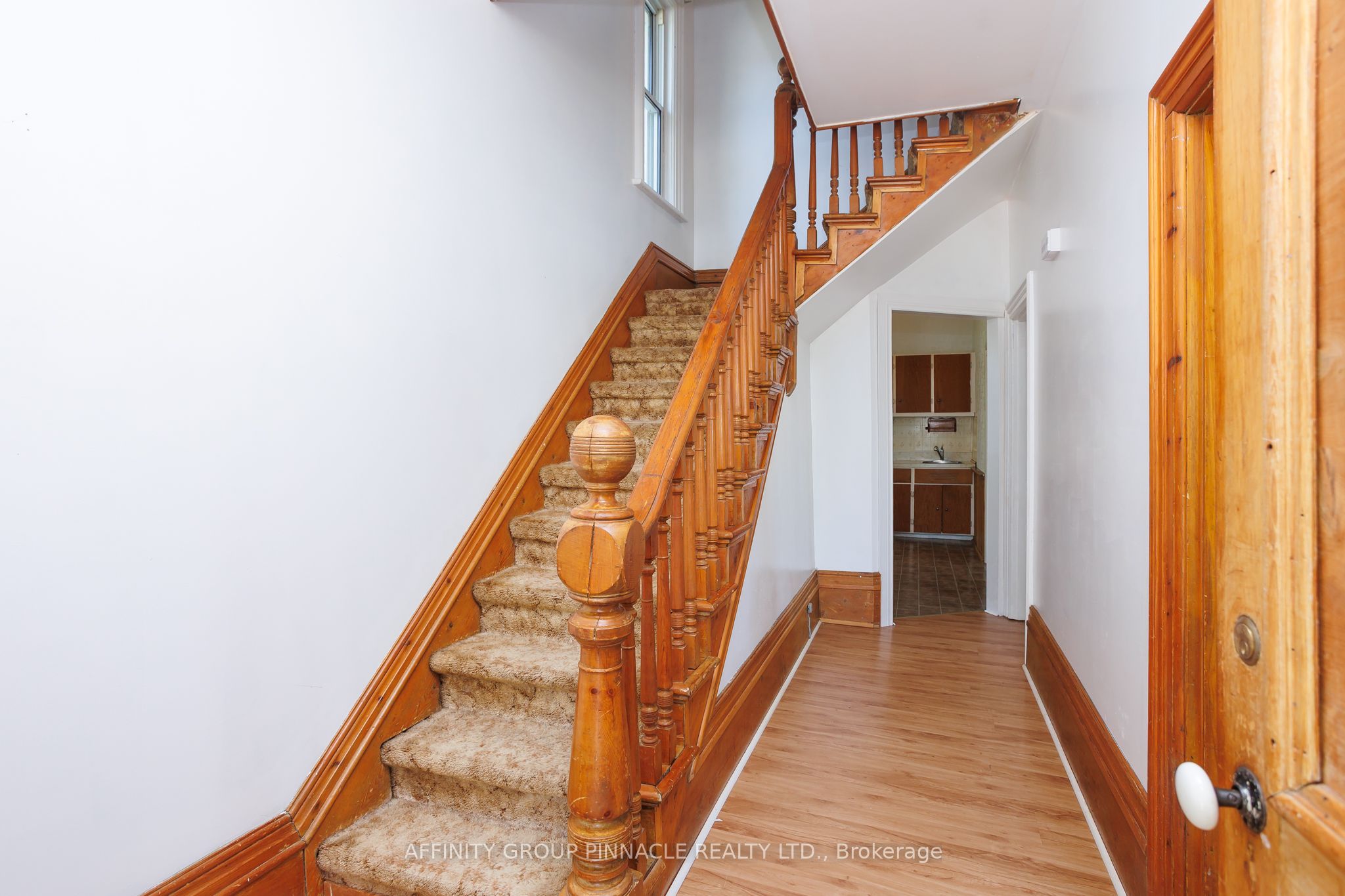 7 Colborne Street E Property Photo 9