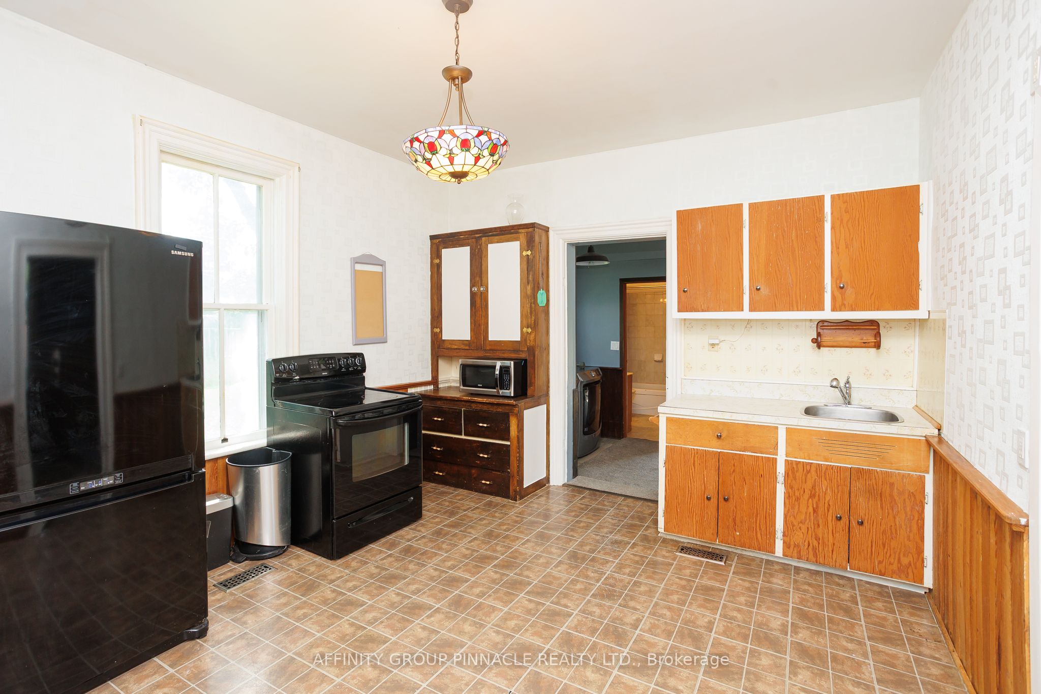 7 Colborne Street E Property Photo 10
