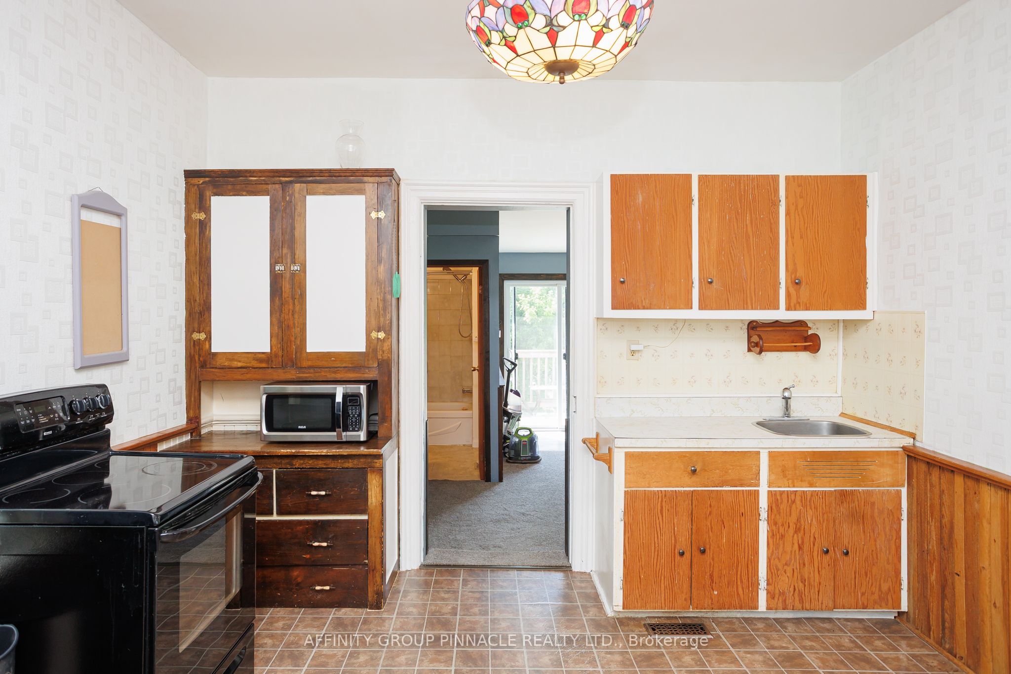 7 Colborne Street E Property Photo 11