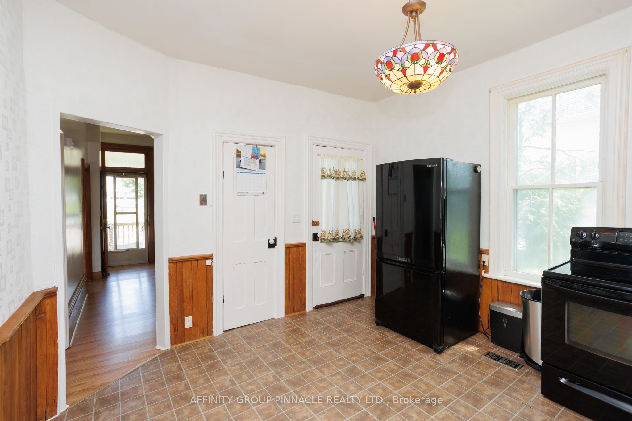7 Colborne Street E Property Photo 13