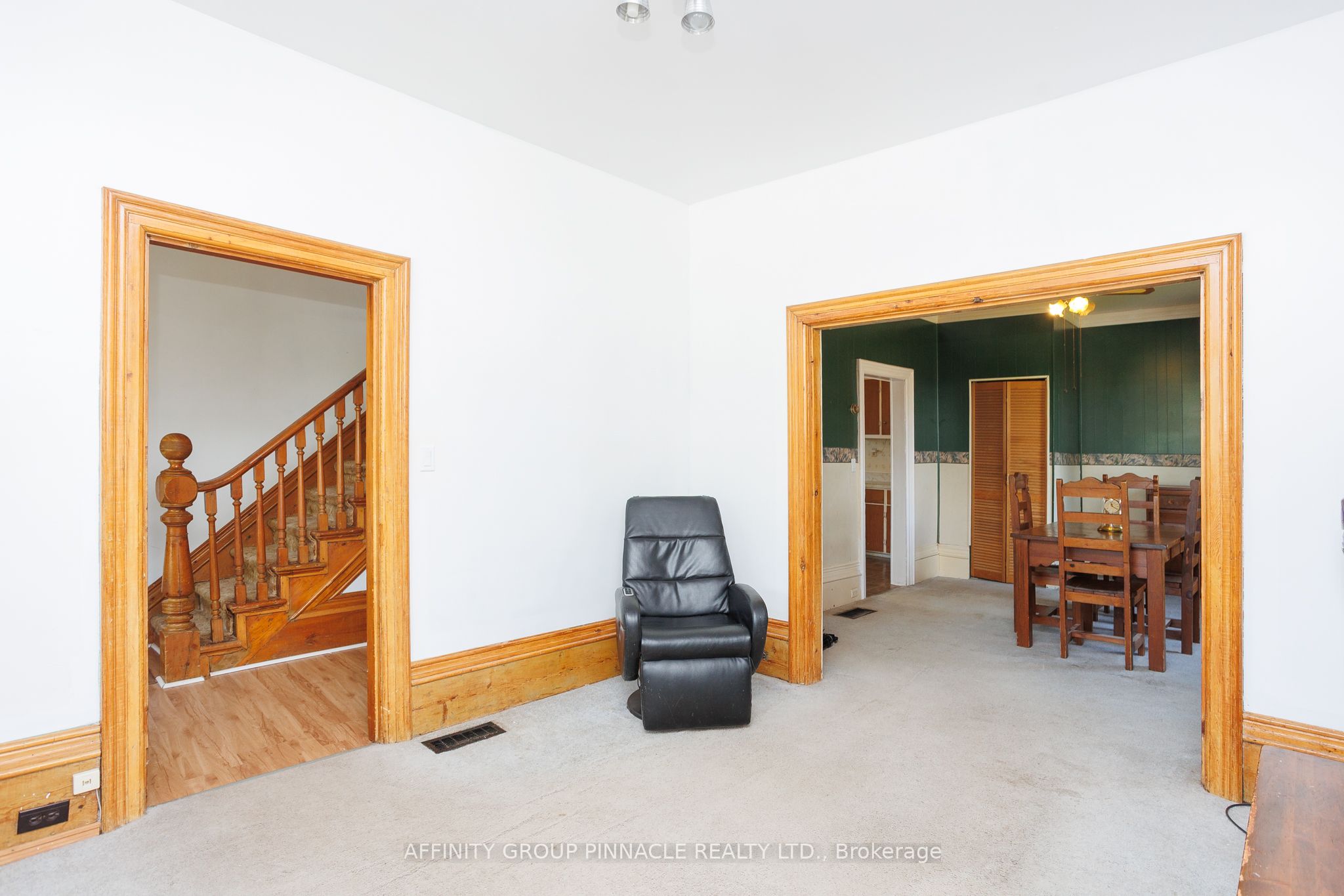 7 Colborne Street E Property Photo 16