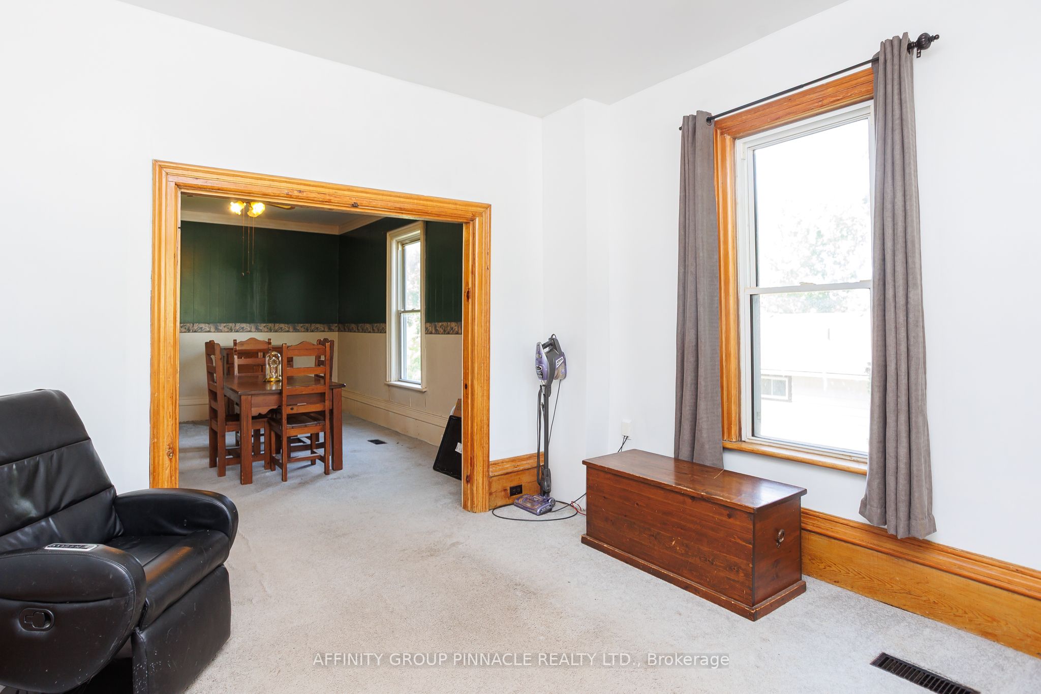 7 Colborne Street E Property Photo 17