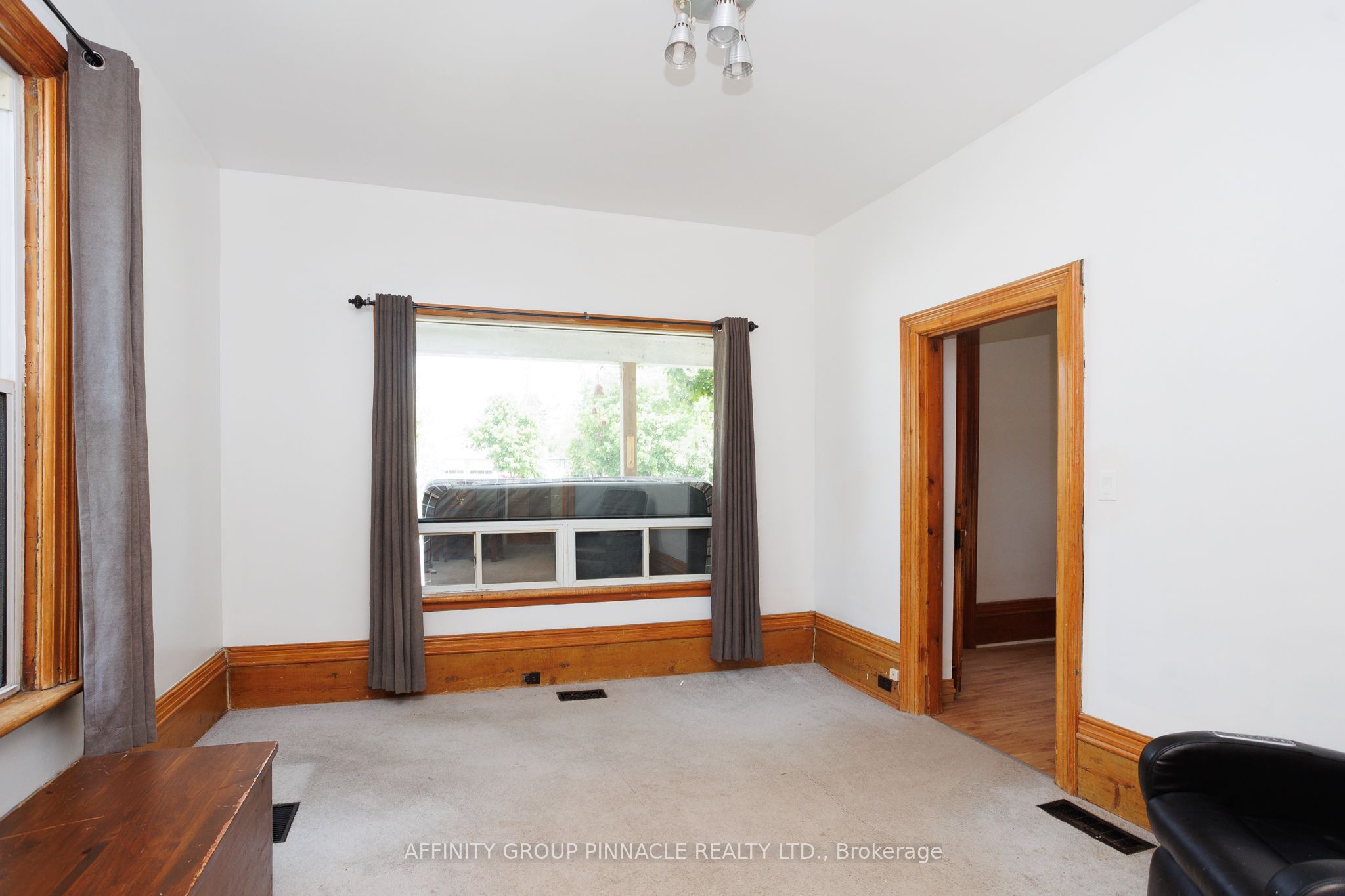 7 Colborne Street E Property Photo 18