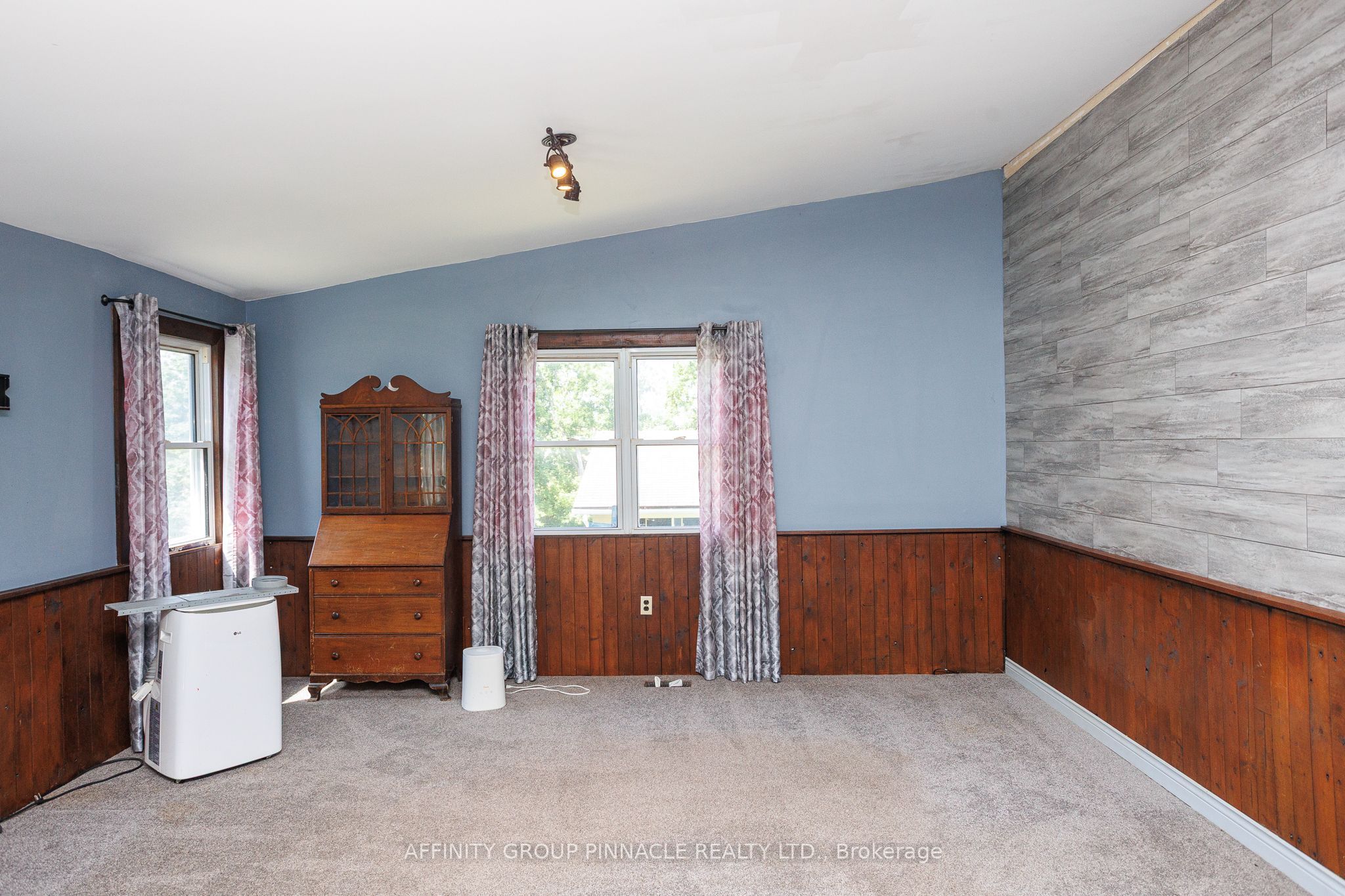 7 Colborne Street E Property Photo 21