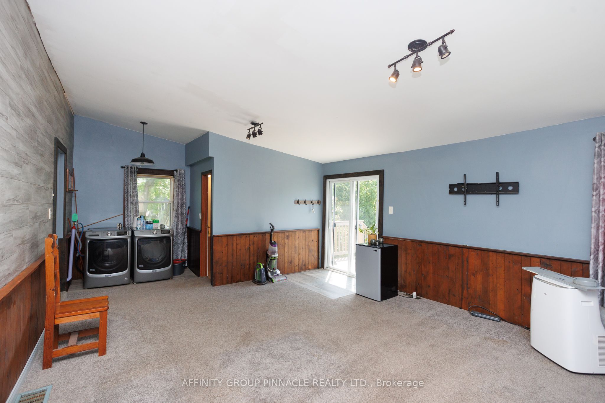 7 Colborne Street E Property Photo 22
