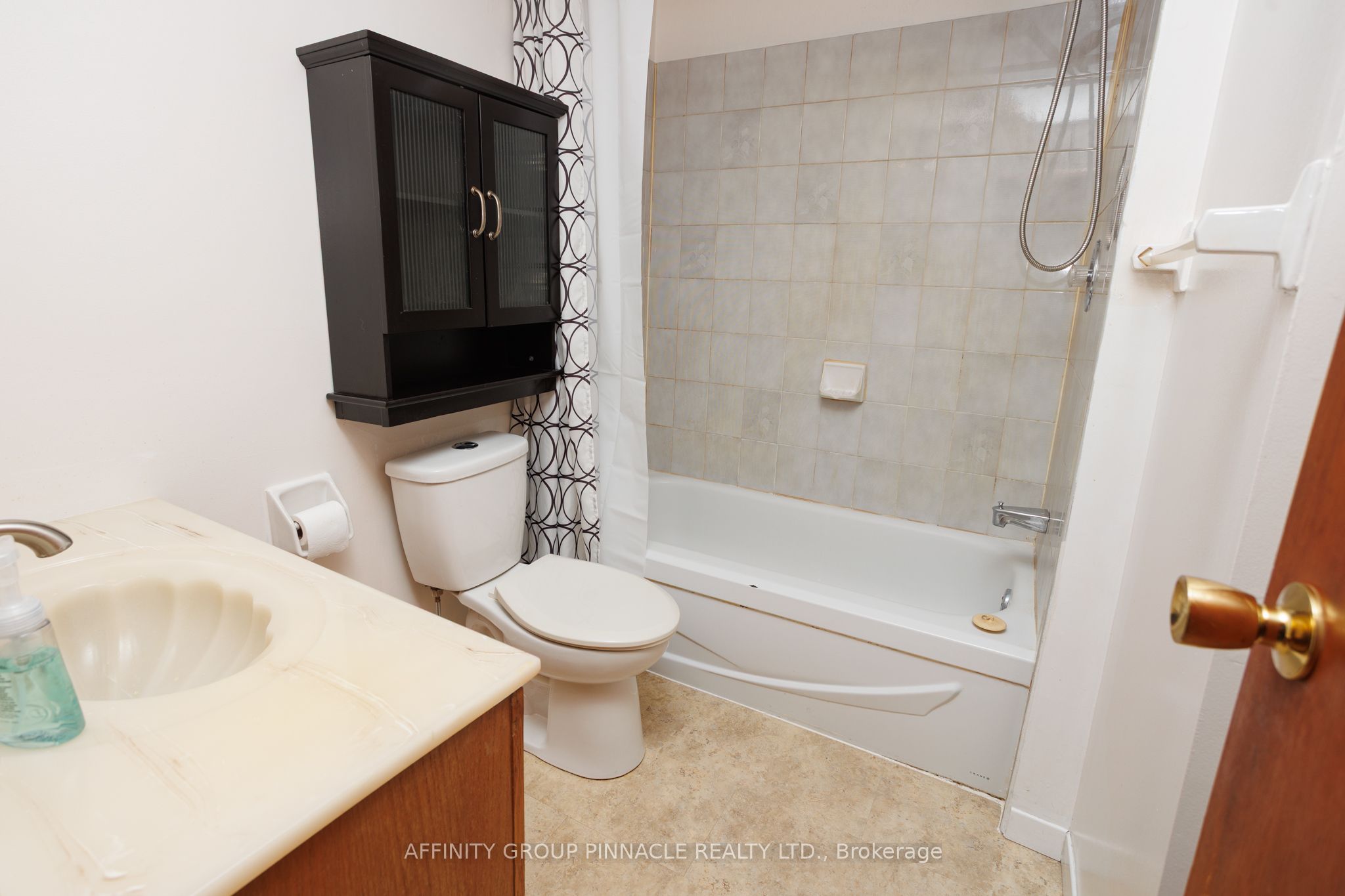 7 Colborne Street E Property Photo 24