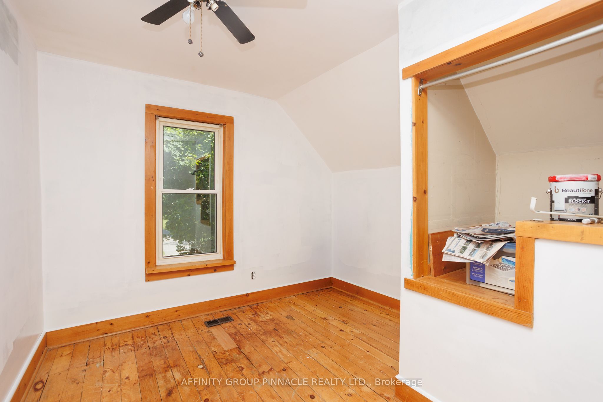 7 Colborne Street E Property Photo 28