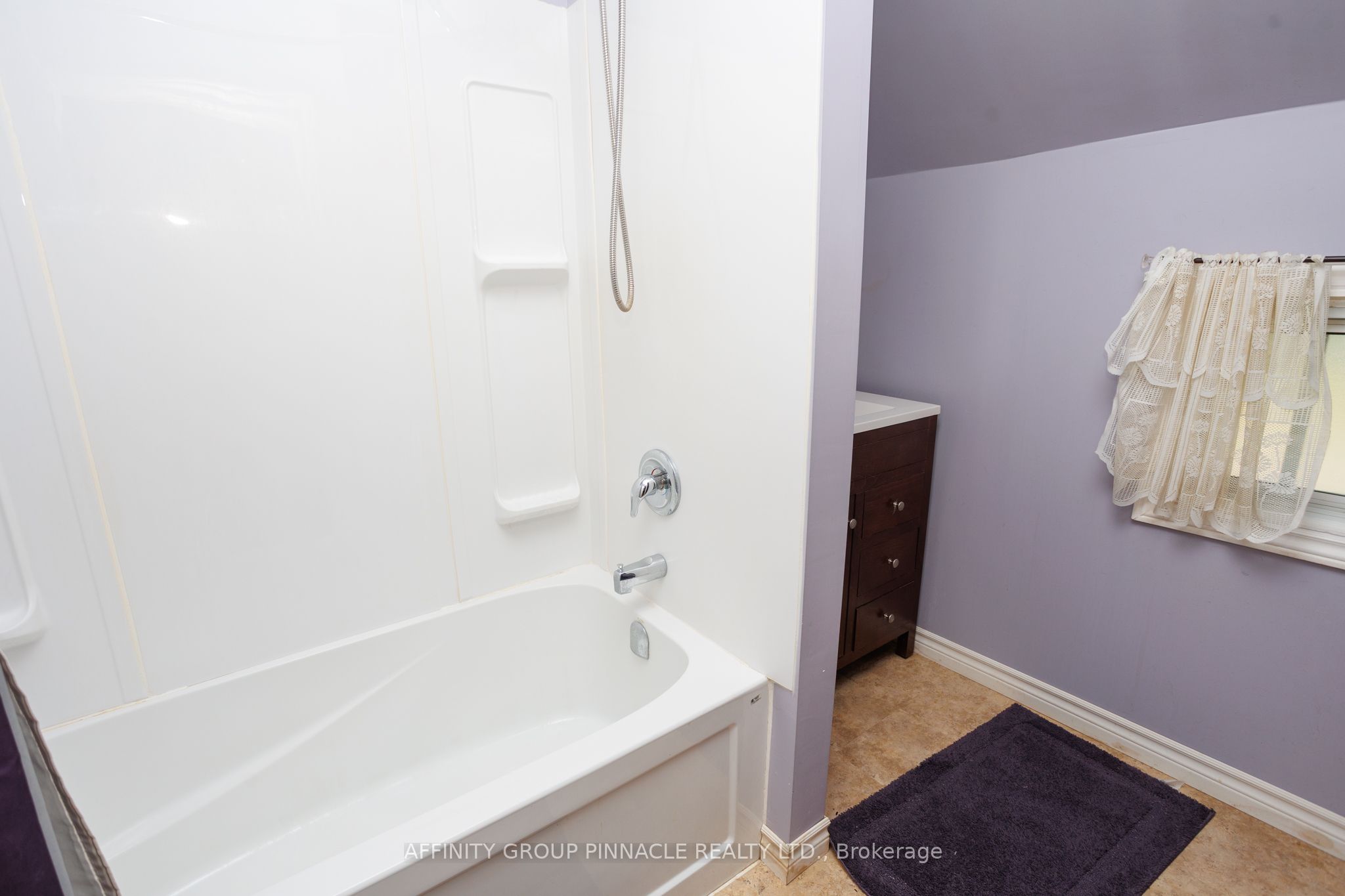 7 Colborne Street E Property Photo 34